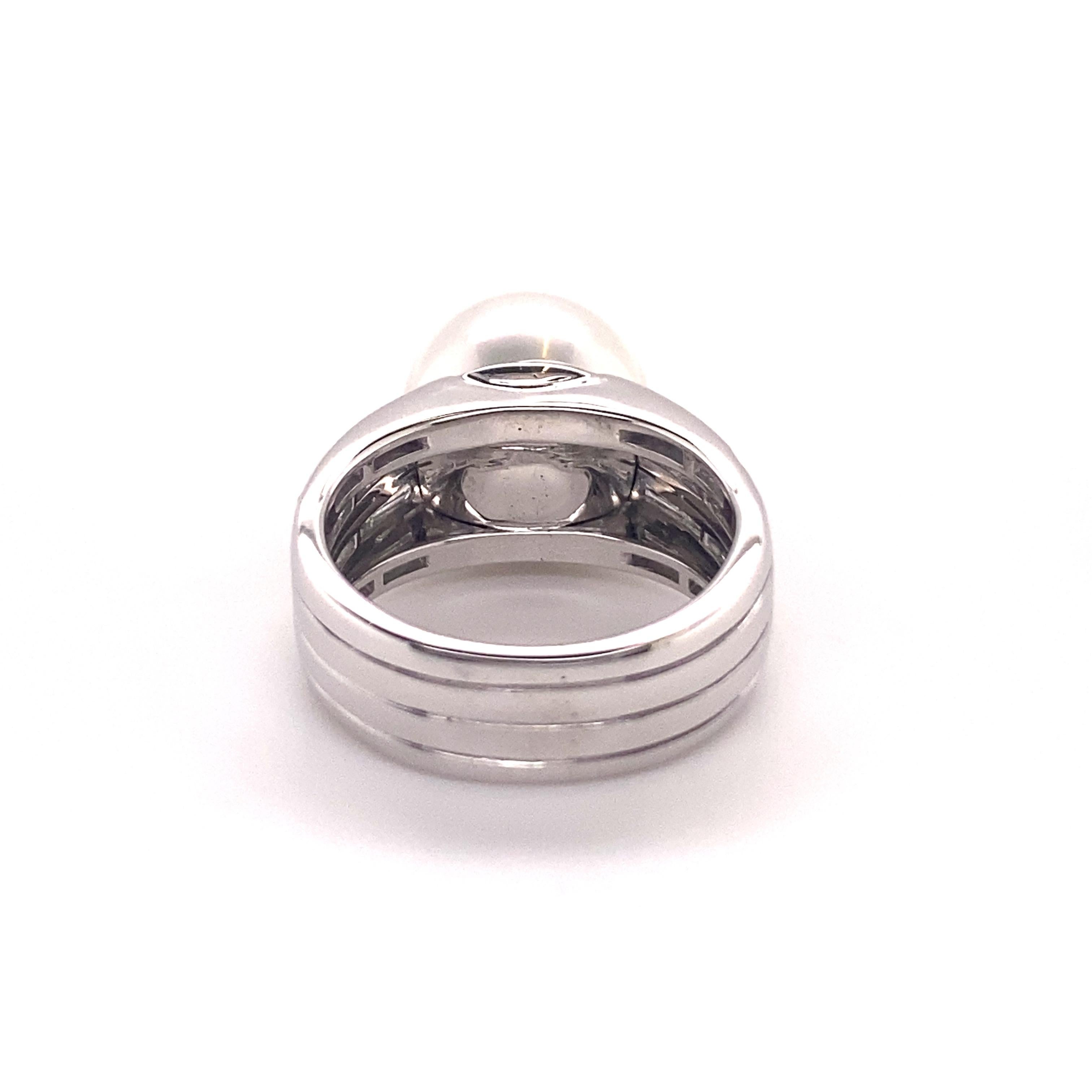 Magnifique bague en or blanc avec perle de culture des mers du Sud et diamants en vente 2