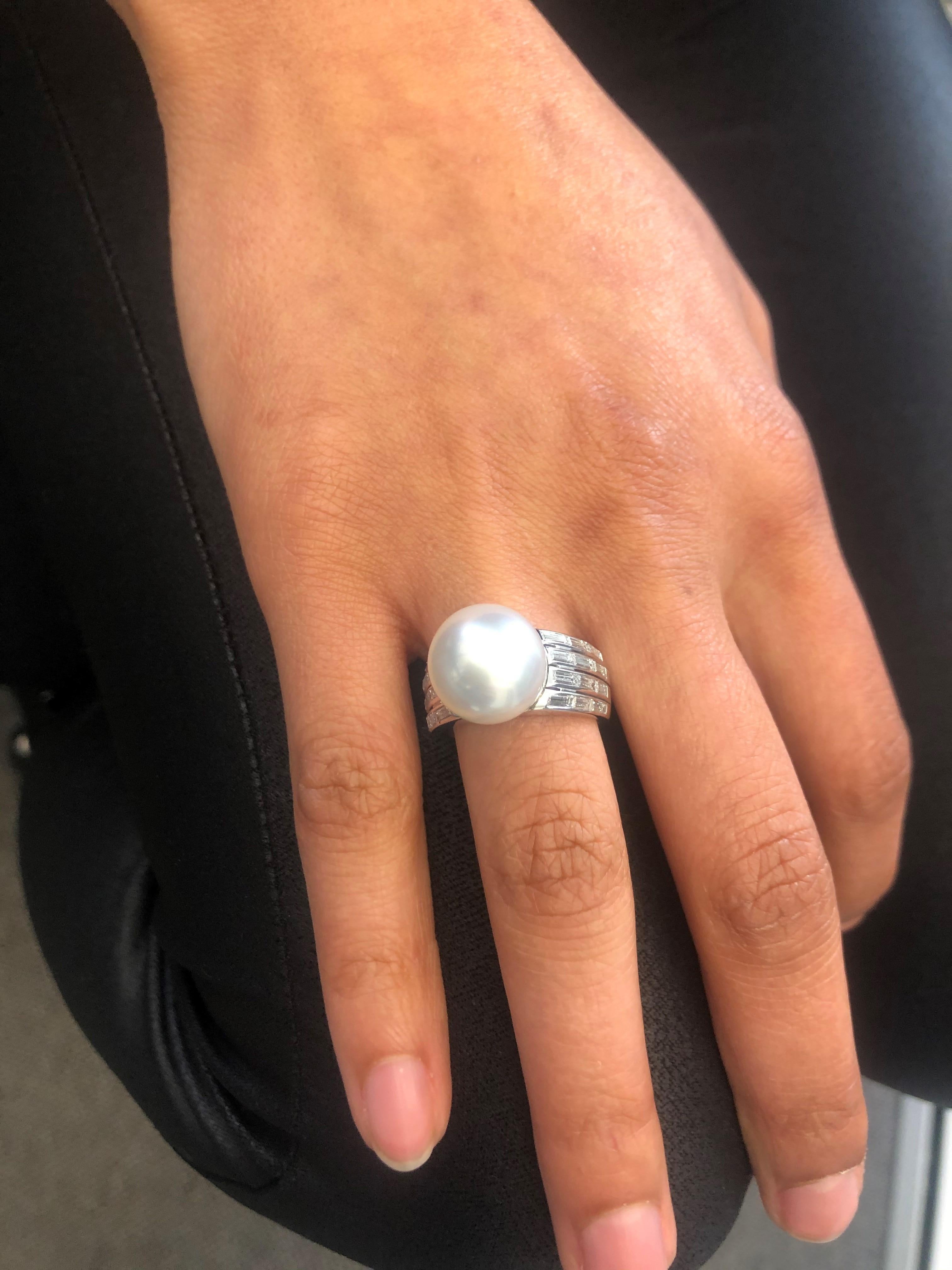 Magnifique bague en or blanc avec perle de culture des mers du Sud et diamants en vente 3