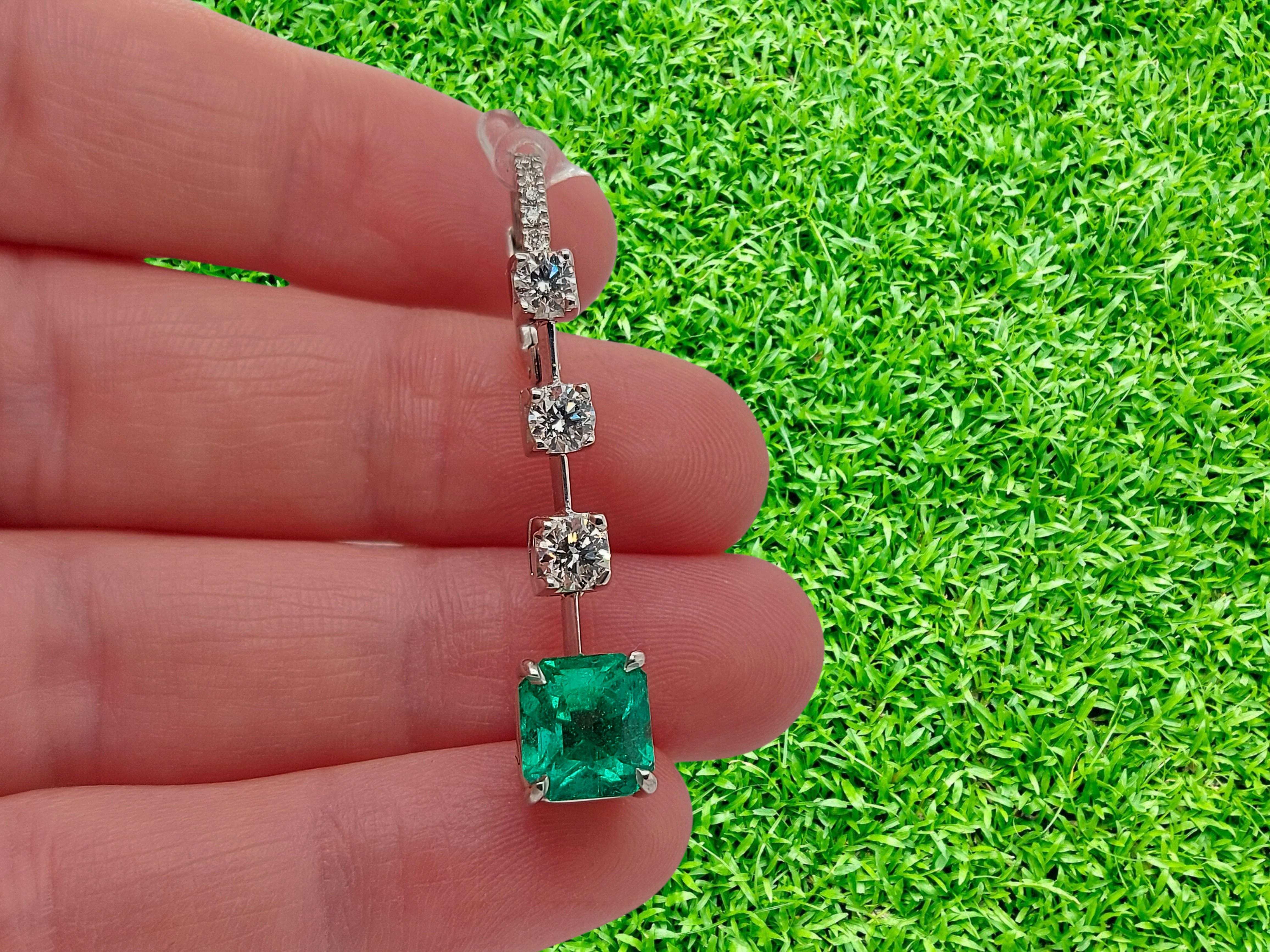 Magnificent Dangling Earrings with 5.29ct Colombian Emerald, 1.51ct Diamonds For Sale 1