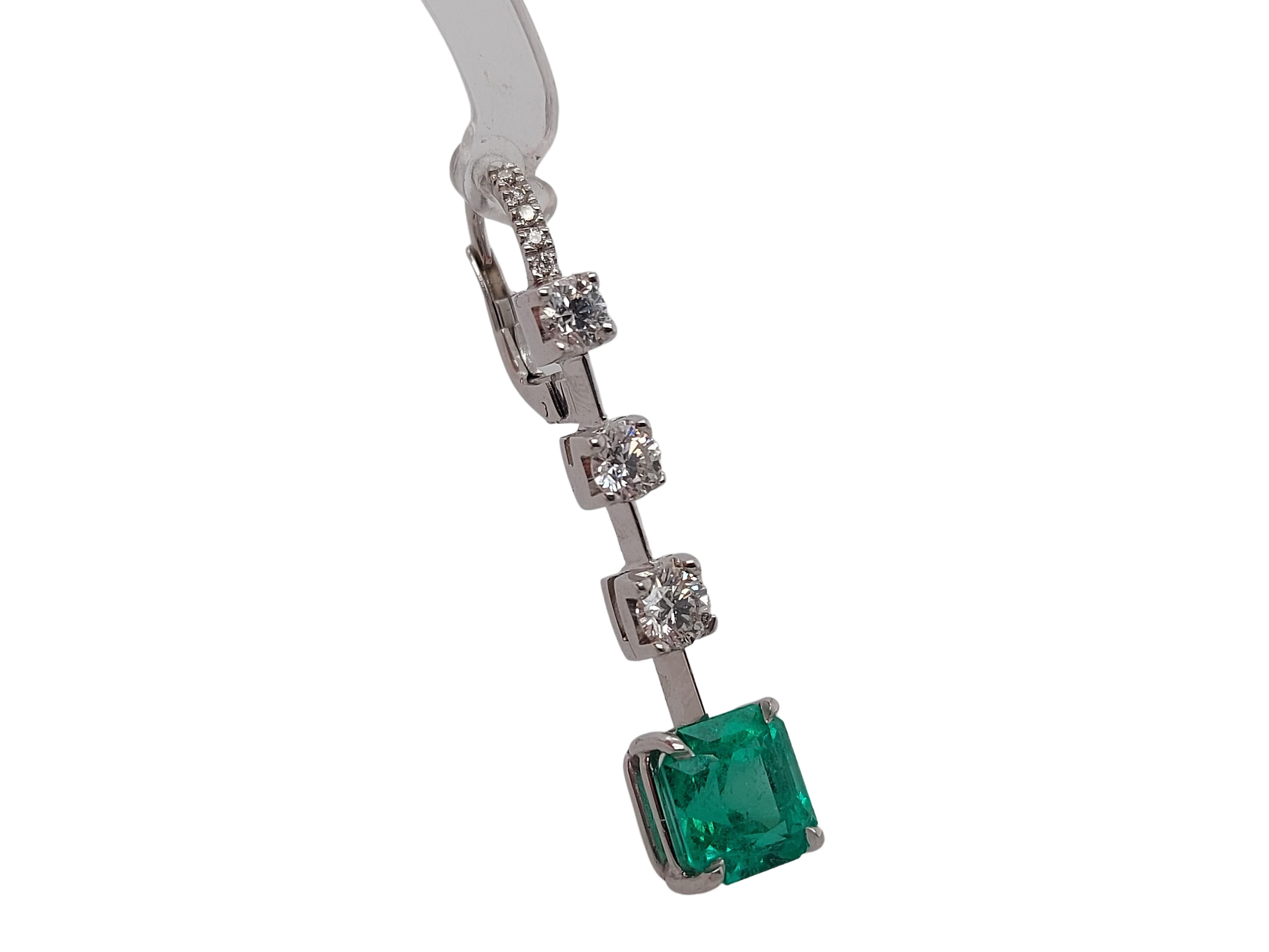 Magnificent Dangling Earrings with 5.29ct Colombian Emerald, 1.51ct Diamonds In New Condition For Sale In Antwerp, BE