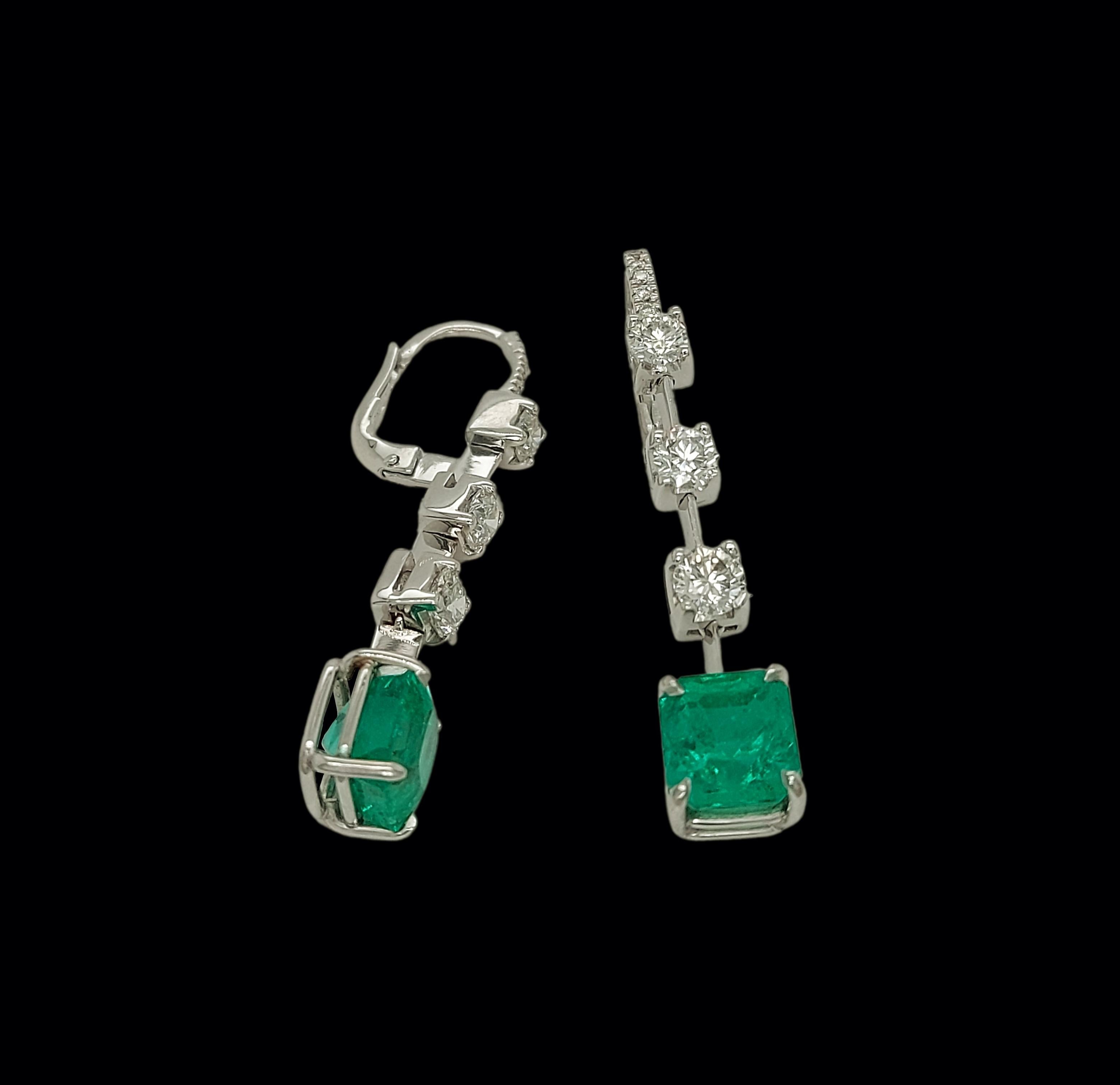 Magnificent Dangling Earrings with 5.29ct Colombian Emerald, 1.51ct Diamonds For Sale 3