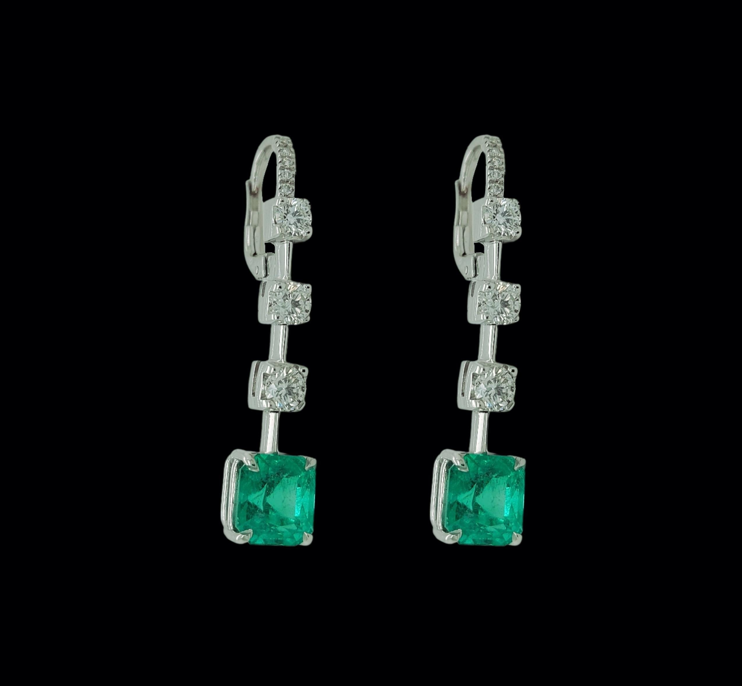 Magnificent Dangling Earrings with 5.29ct Colombian Emerald, 1.51ct Diamonds For Sale 6