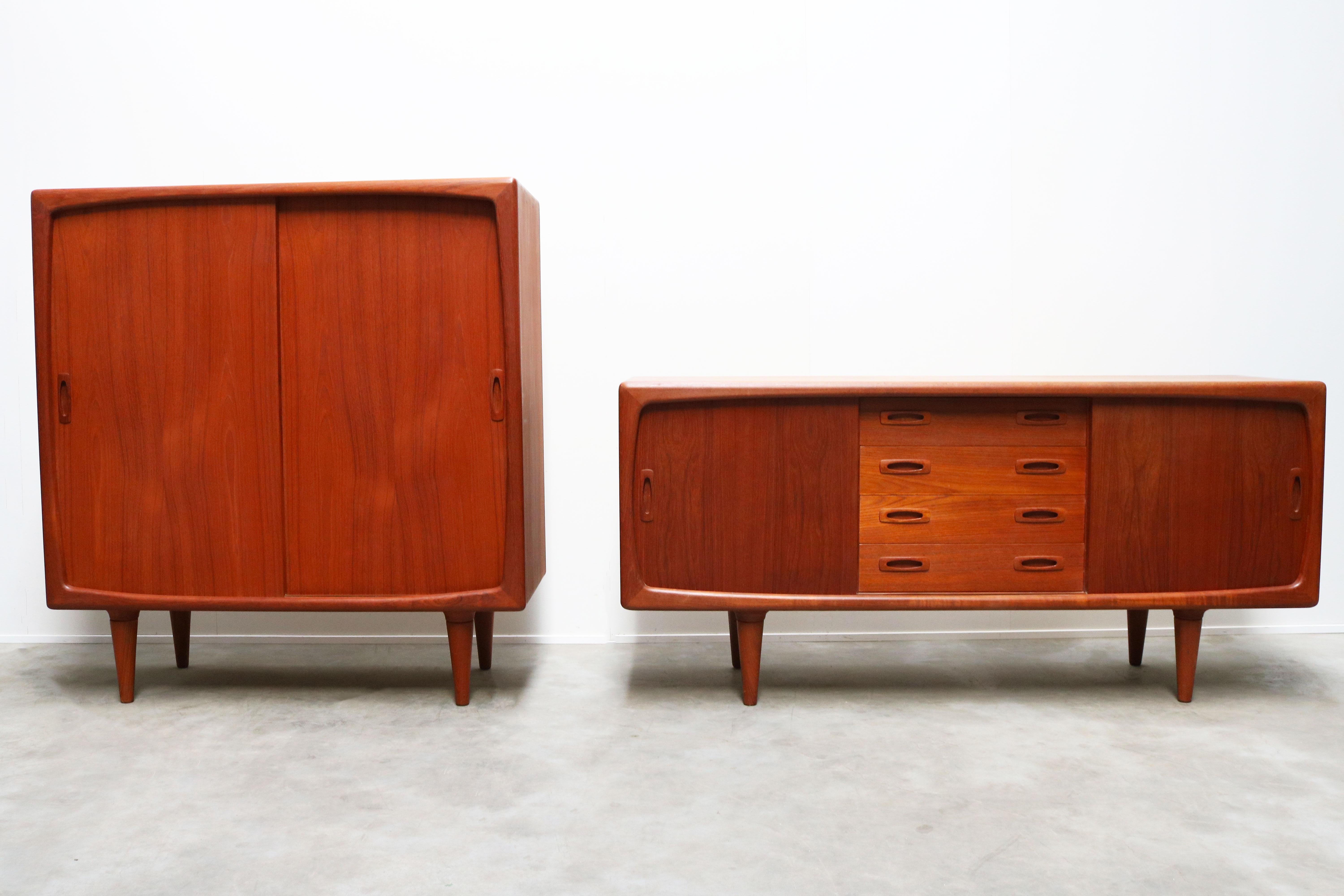 Magnificent Danish Highboard or Cabinet in Sculpted Teak by H.P. Hansen in 1950s 7