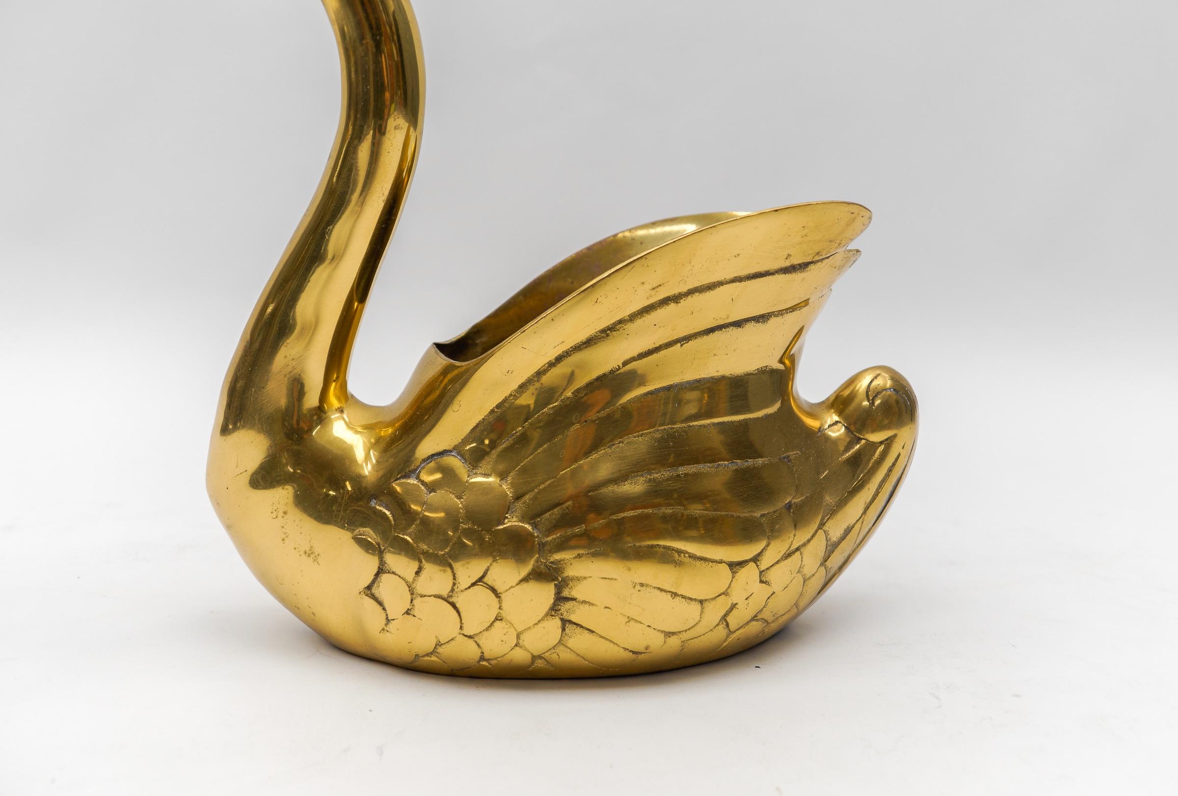 Italian magnificent decorative swan / planter made of solid brass, 1960s Italy For Sale