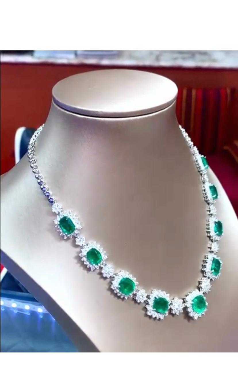 AIG Certified 27.82 Ct Zambian Emeralds 10.08 Ct Diamonds 18K Gold Necklace  In New Condition For Sale In Massafra, IT