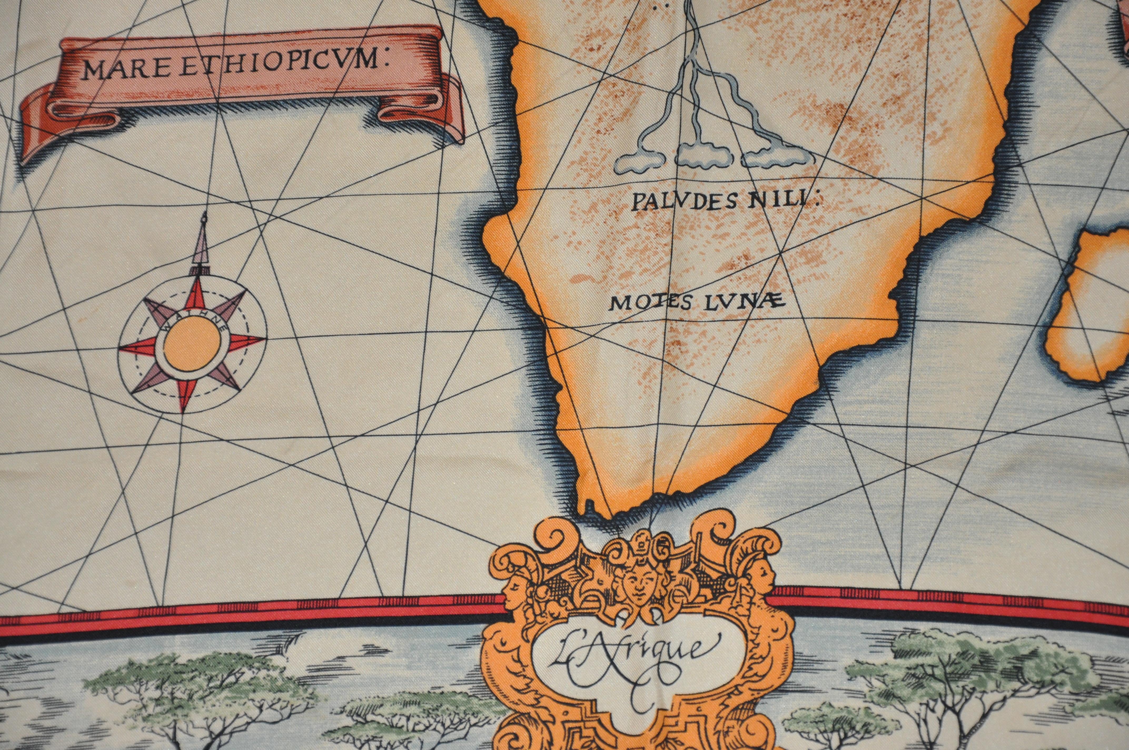 Marron Magnifique écharpe en soie « Map of Africa » avec détails détaillés en vente