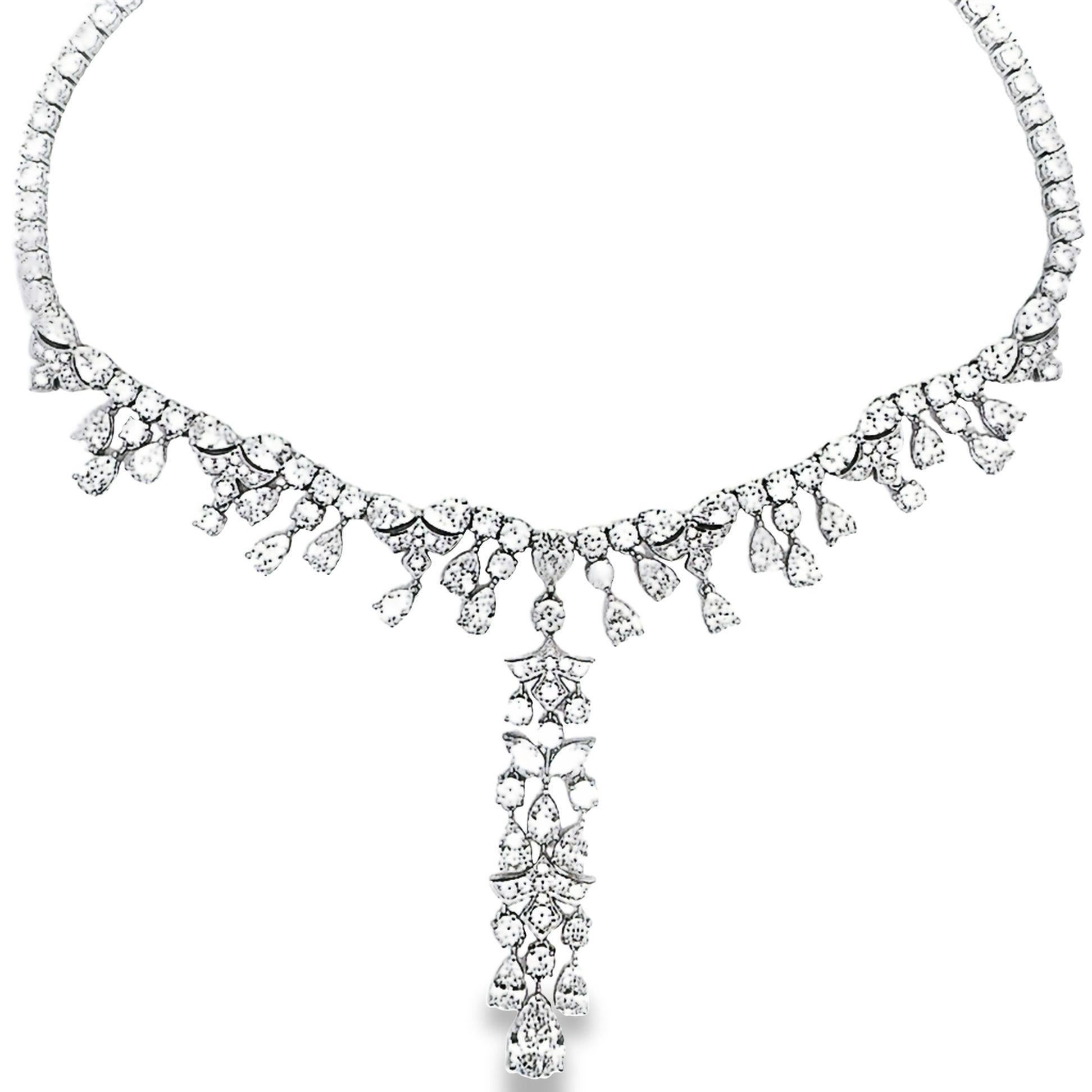 Die ultimative Diamant-Halskette für den Abend. Mit insgesamt 59,44 Karat Diamanten ist dieses Collier bereit, jedes Ballkleid zu schmücken. Der größte Diamant an der Halskette ist der birnenförmige Diamant am Ende des Tropfens, der allein 2,77