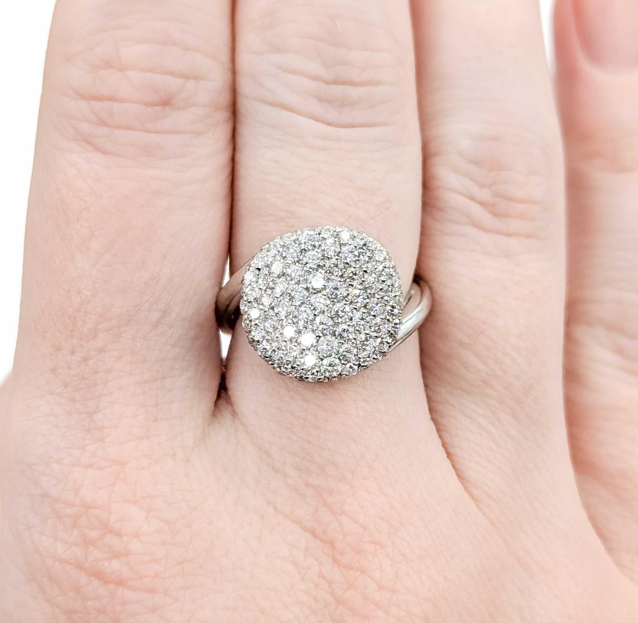 Taglio rotondo Magnifico anello con diamante in oro bianco 18 carati in vendita
