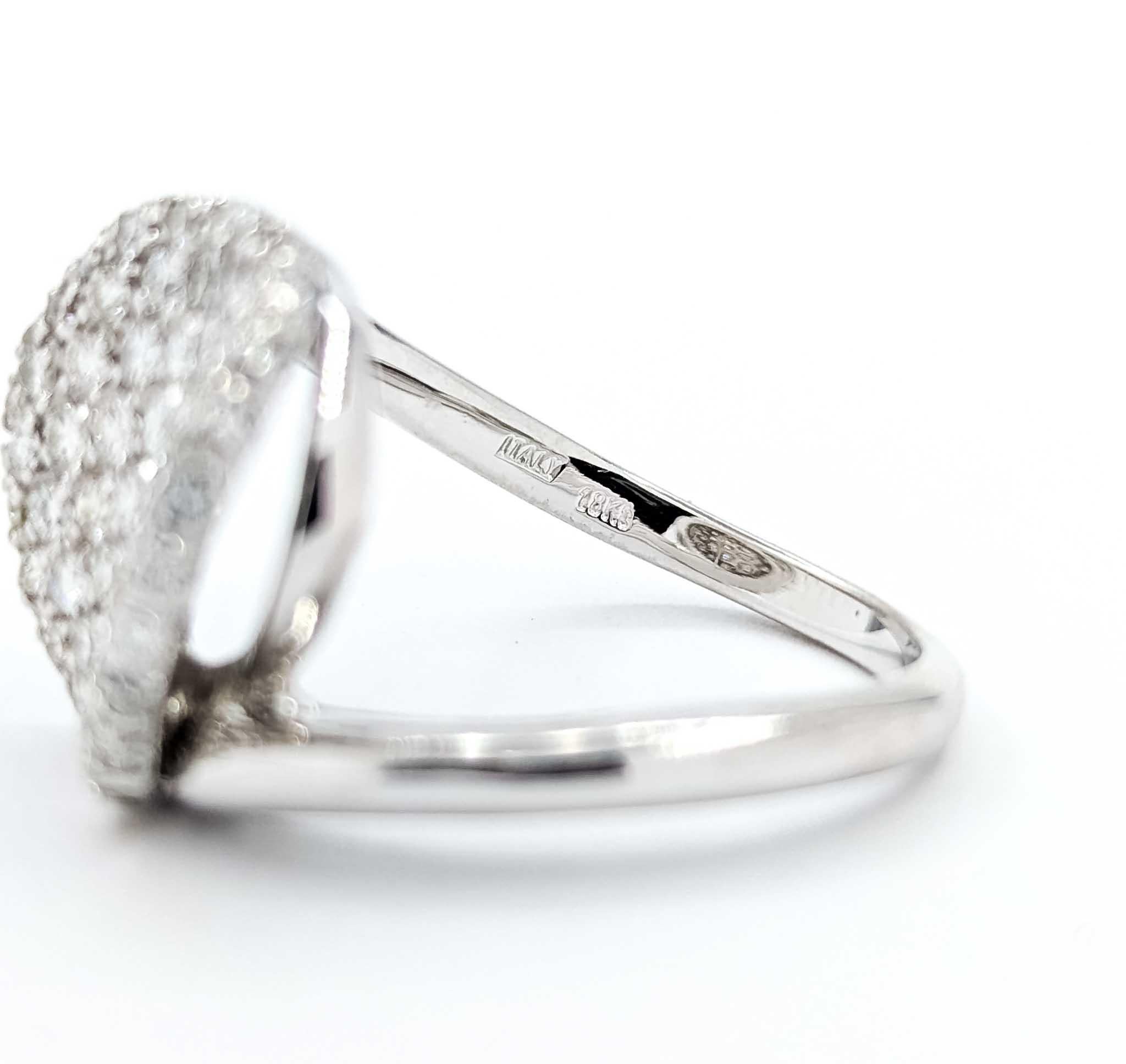 Magnifico anello con diamante in oro bianco 18 carati In condizioni ottime in vendita a Bloomington, MN