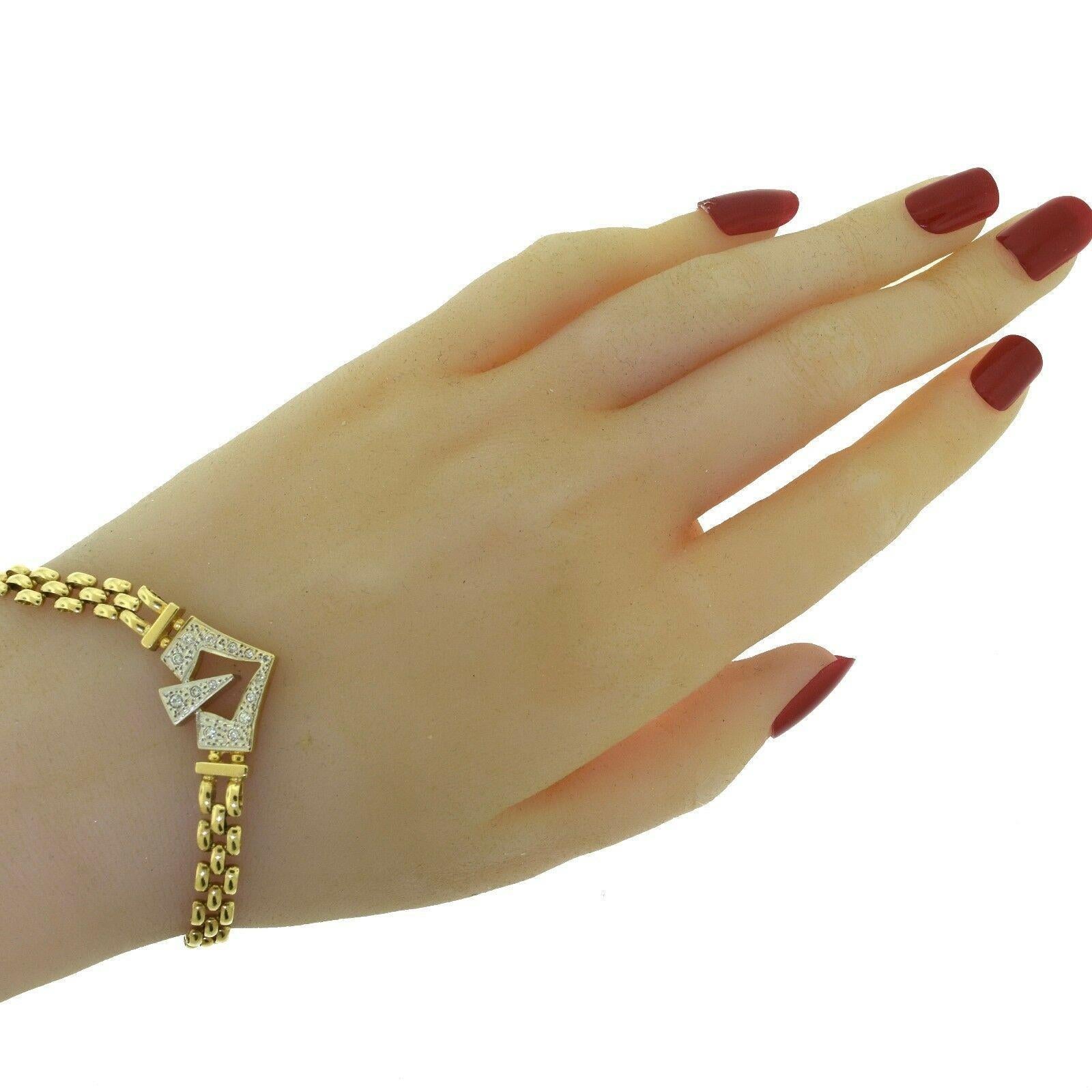 SPÉCIFICATIONS DE L'ARTICLE :
- Métal : or jaune
- Pureté du métal : 14k
- Pierres : 13 diamants ronds
- Couleur du diamant : I
- Clarté du diamant : SI
- Poids total en carats : 0,65 ct
- Poids total de l'article (g) : 13.6
- Longueur du bracelet :