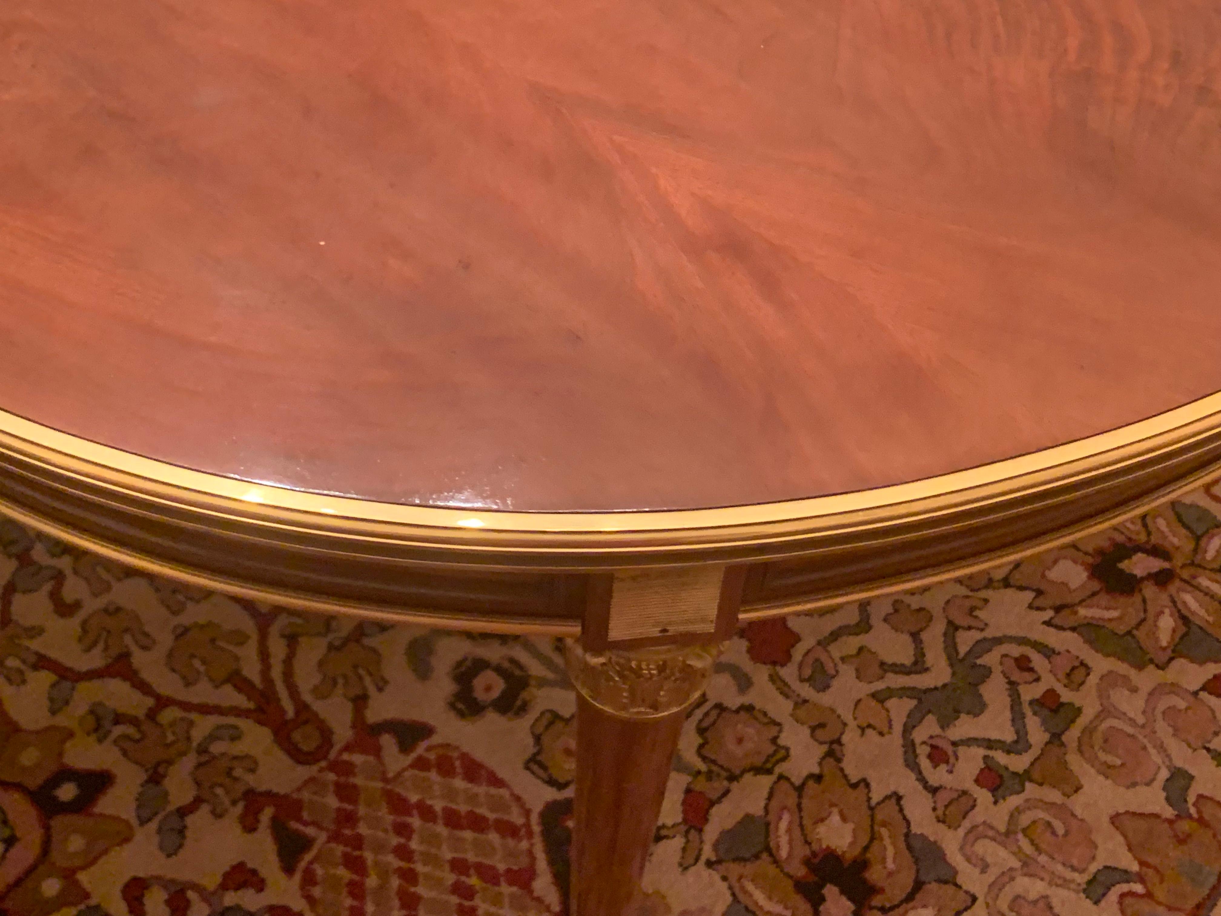 Magnifique table de salle à manger et huit chaises avec bronze doré en vente 3