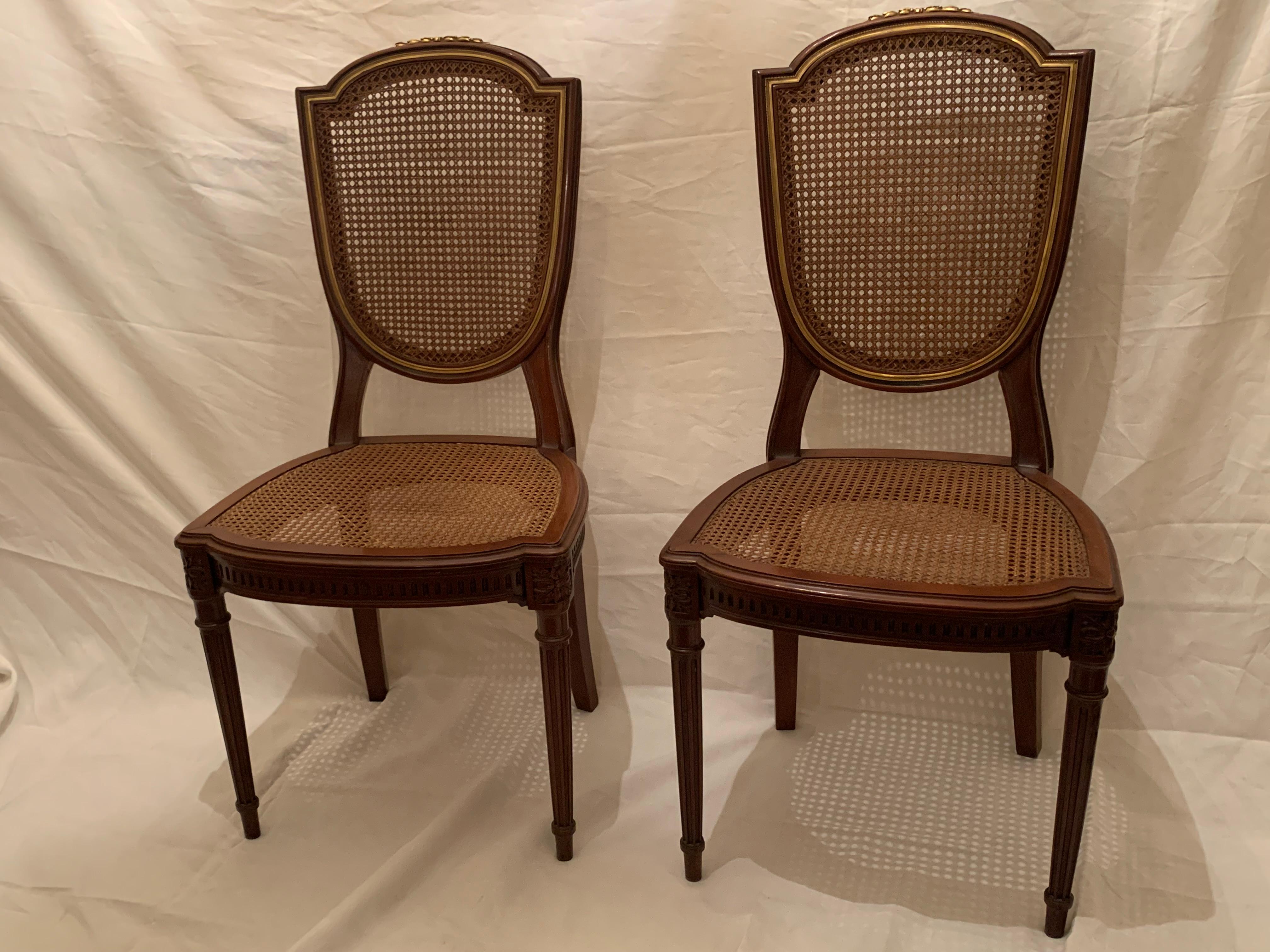 Bronze Magnifique table de salle à manger et huit chaises avec bronze doré en vente