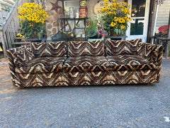 Magnifico Divano Directional a bracci pari Jack Lenor Larsen del Mid Century Modern