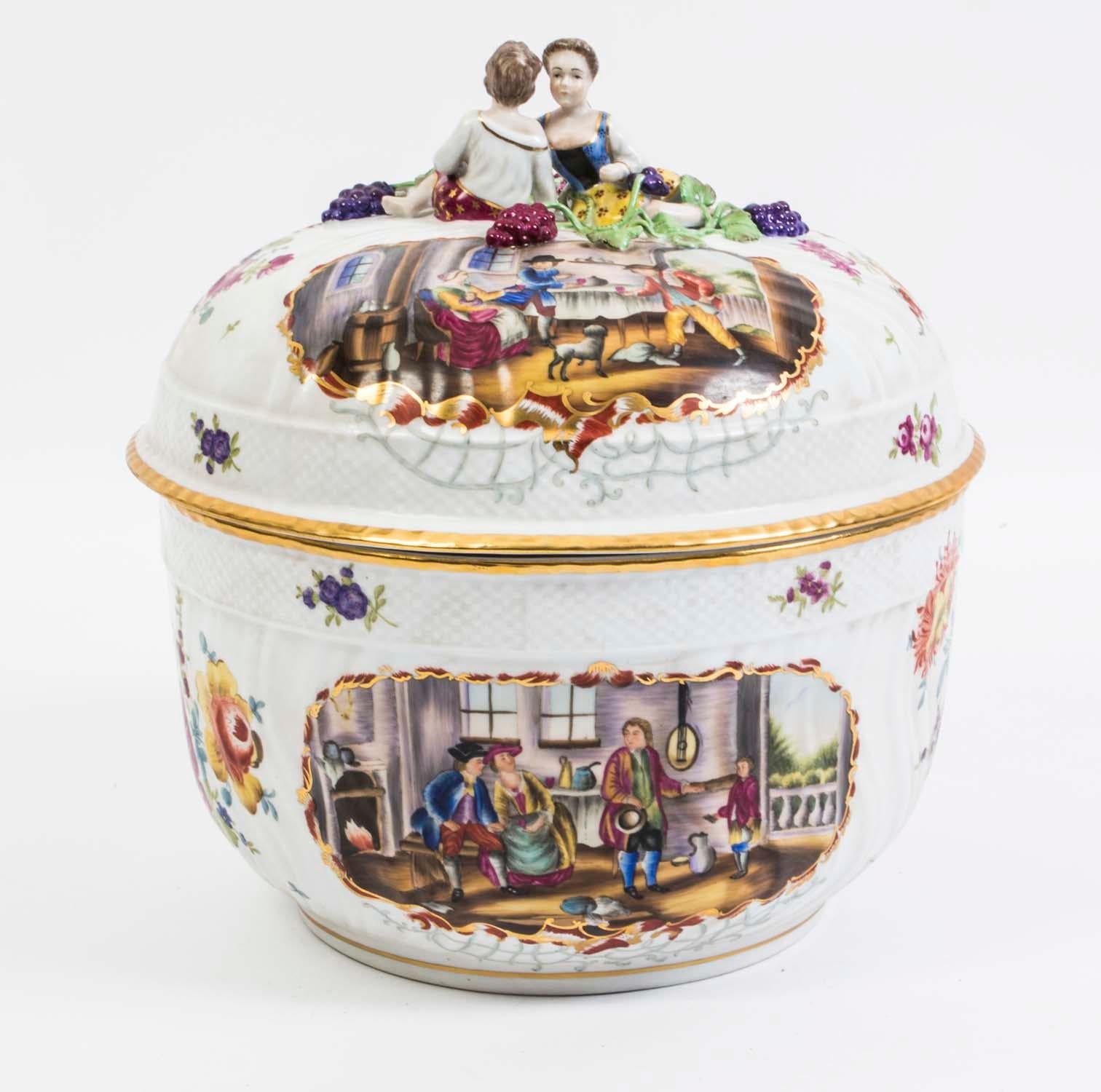Dresden Style Hand Painted Porcelain Tureen In Excellent Condition For Sale In London, GB