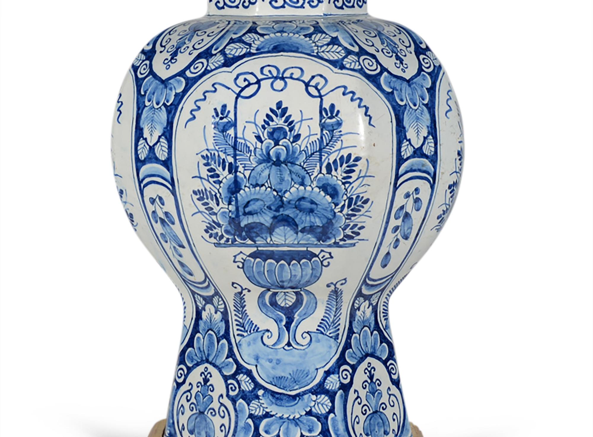XVIIIe siècle et antérieur Magnifique lampe de table hollandaise Delft bleu et blanc du 18e siècle en vente