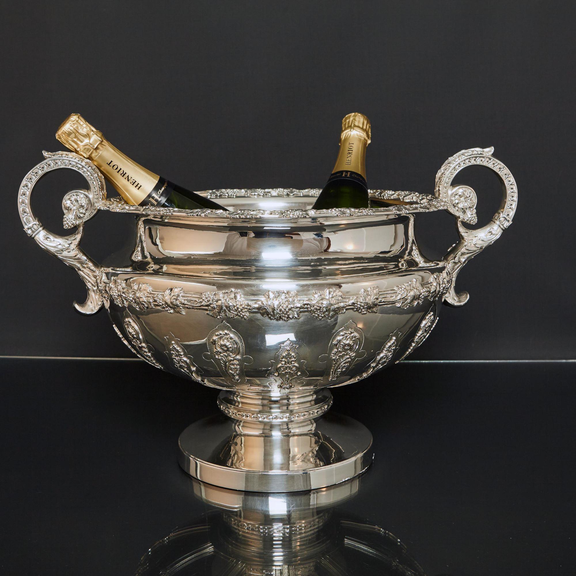 Magnificent Edwardian Scottish Silver Wine Cooler, 1901 In Good Condition For Sale In London, GB