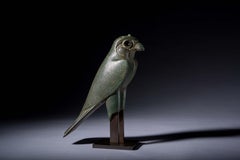 Statue d'un fauconnier égyptien en bronze