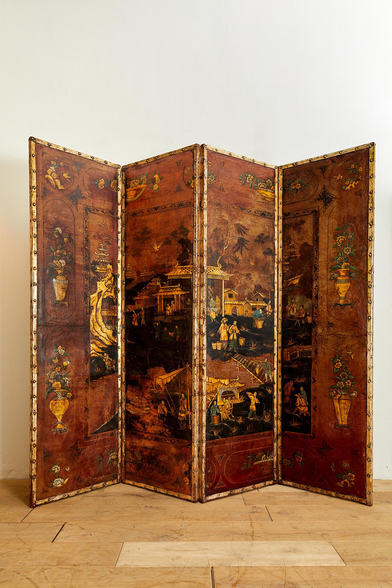 Magnificent embossed leather screen with four-leaf China decoration,
colored lacquer and gold leaf, hand-painted,
decorated with figures and vases,
Piedmontese work from the end of the 18th century,
circa 1800, France.
Height 1m83, total width 2m04,
