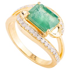 Magnificent Emerald and Diamond Wedding Ring in 18k Solid Yellow Gold