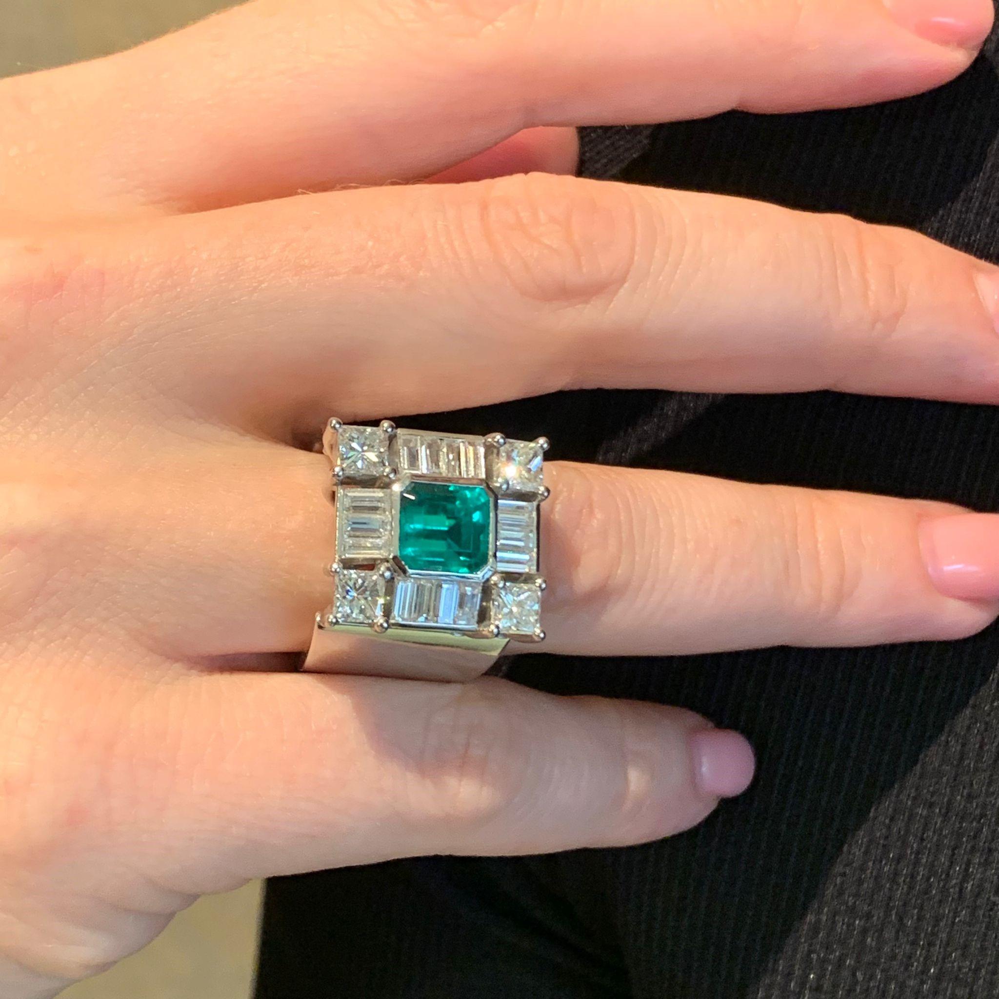 Modern Magnificent Emerald and Diamond Cocktail Ring For Sale