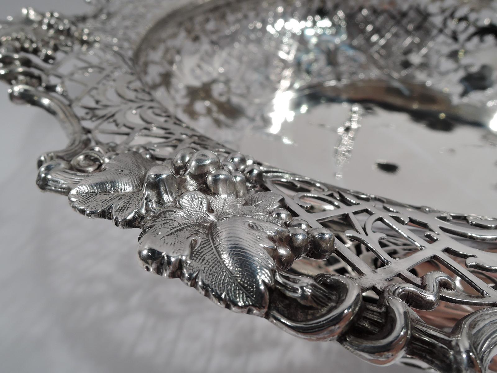 Magnificent English Edwardian Pierced Sterling Silver Centerpiece Bowl In Excellent Condition In New York, NY