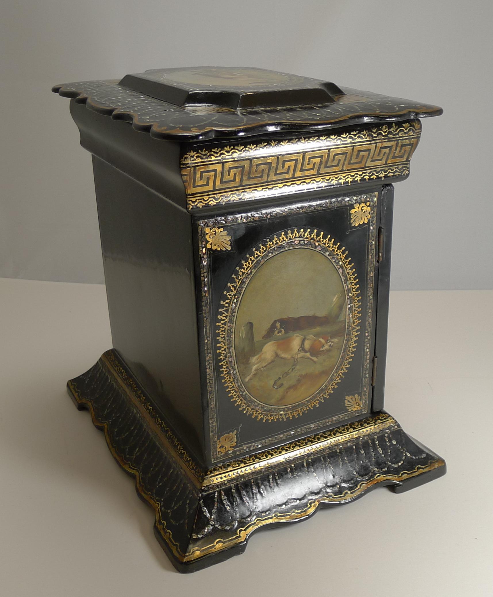 Magnifique cabinet / boîte à bijoux anglais en papier mâché, circa 1860, Dogs en vente 3