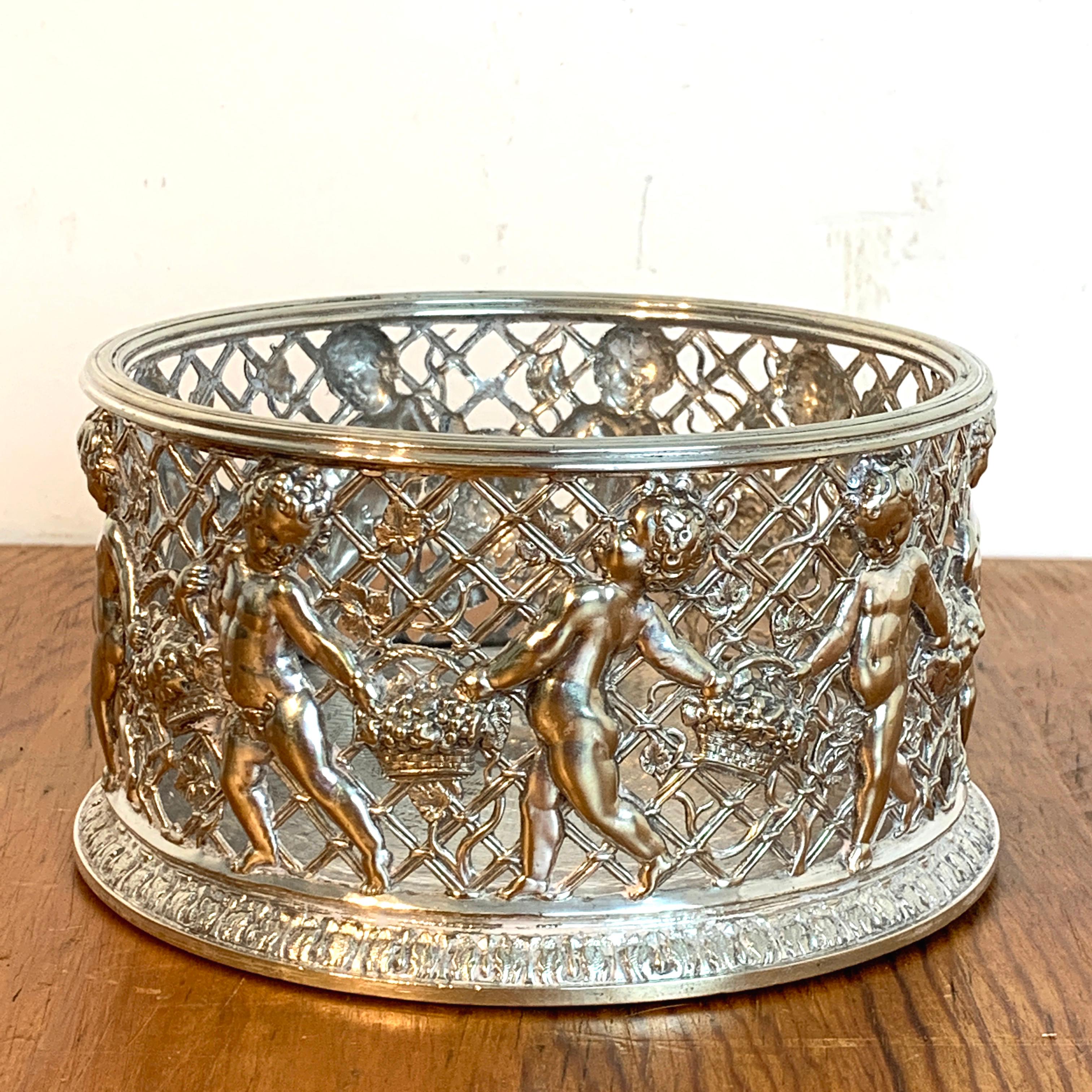 Magnificent English Silver Plated Putti Motif Large Wine Coaster, Elkington In Good Condition For Sale In West Palm Beach, FL