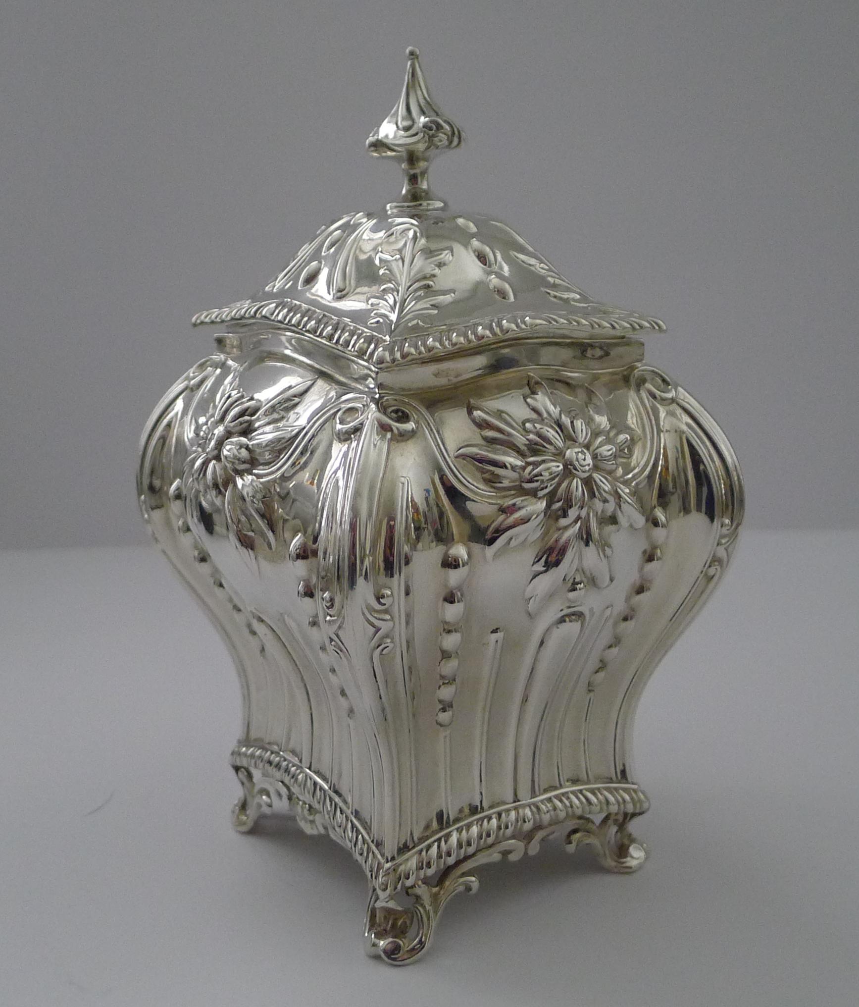 Magnífica caja de té inglesa victoriana de plata de ley - 1896 Victoriano tardío en venta