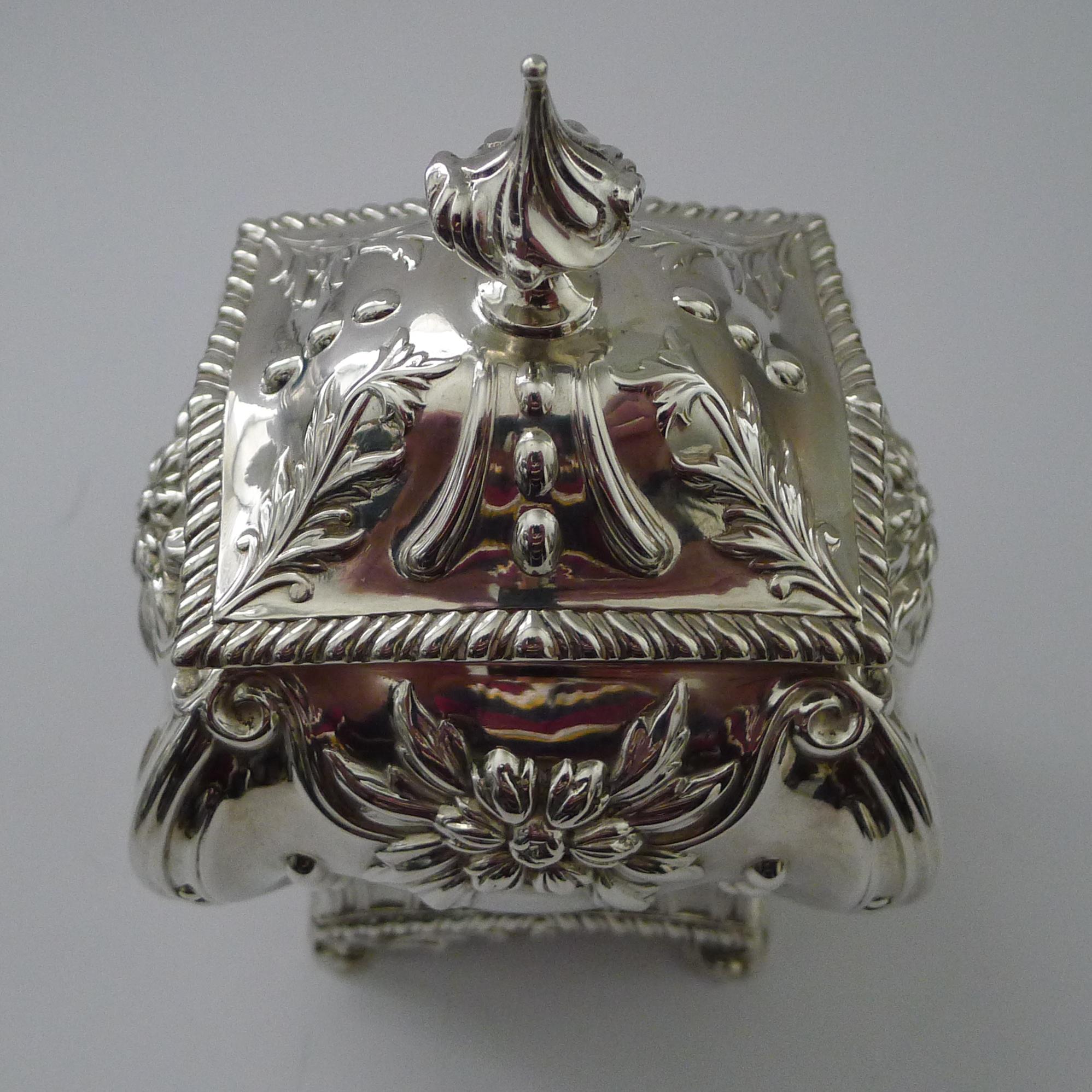 Magnífica caja de té inglesa victoriana de plata de ley - 1896 en Bueno estado para la venta en Bath, GB