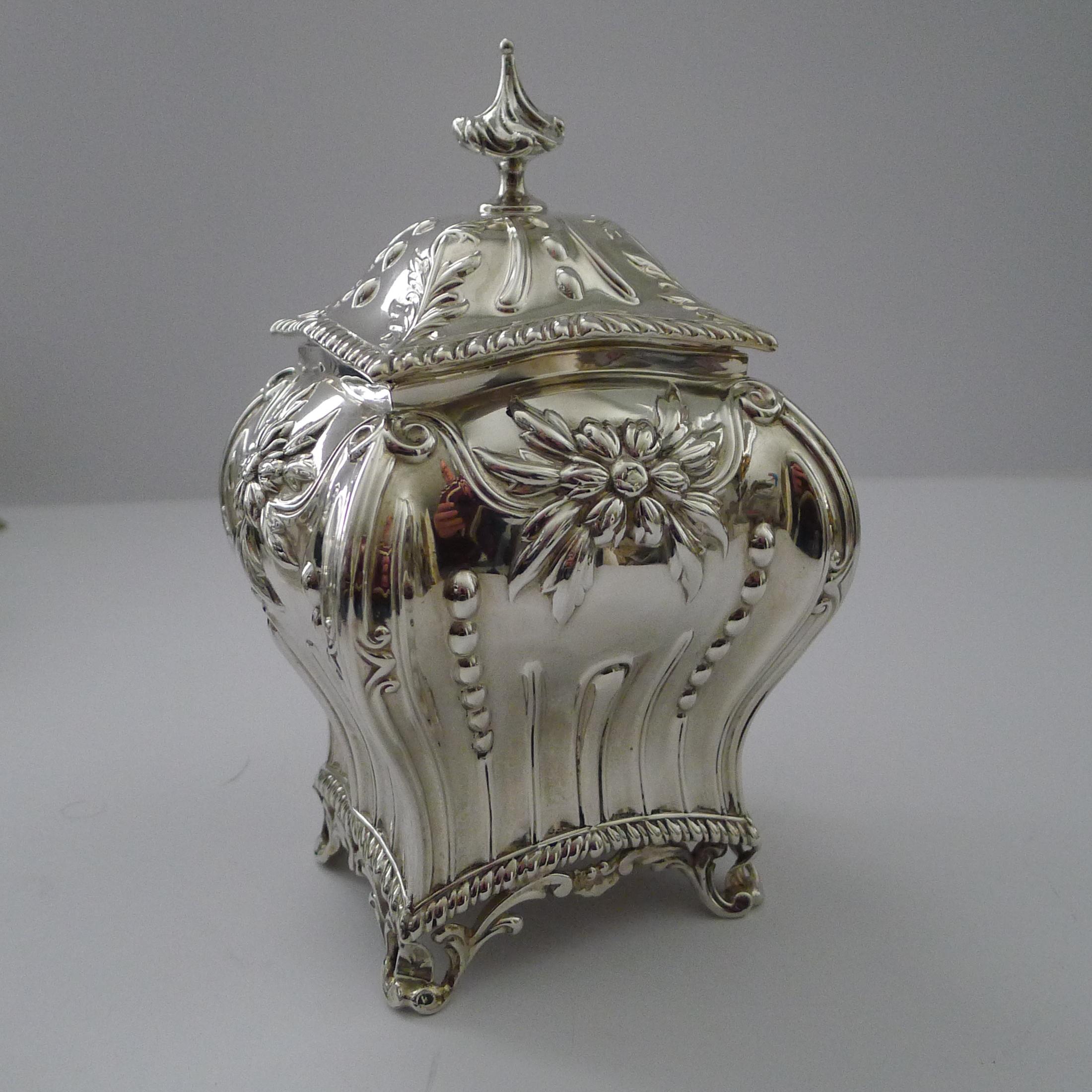 Magnífica caja de té inglesa victoriana de plata de ley - 1896 Plata esterlina en venta