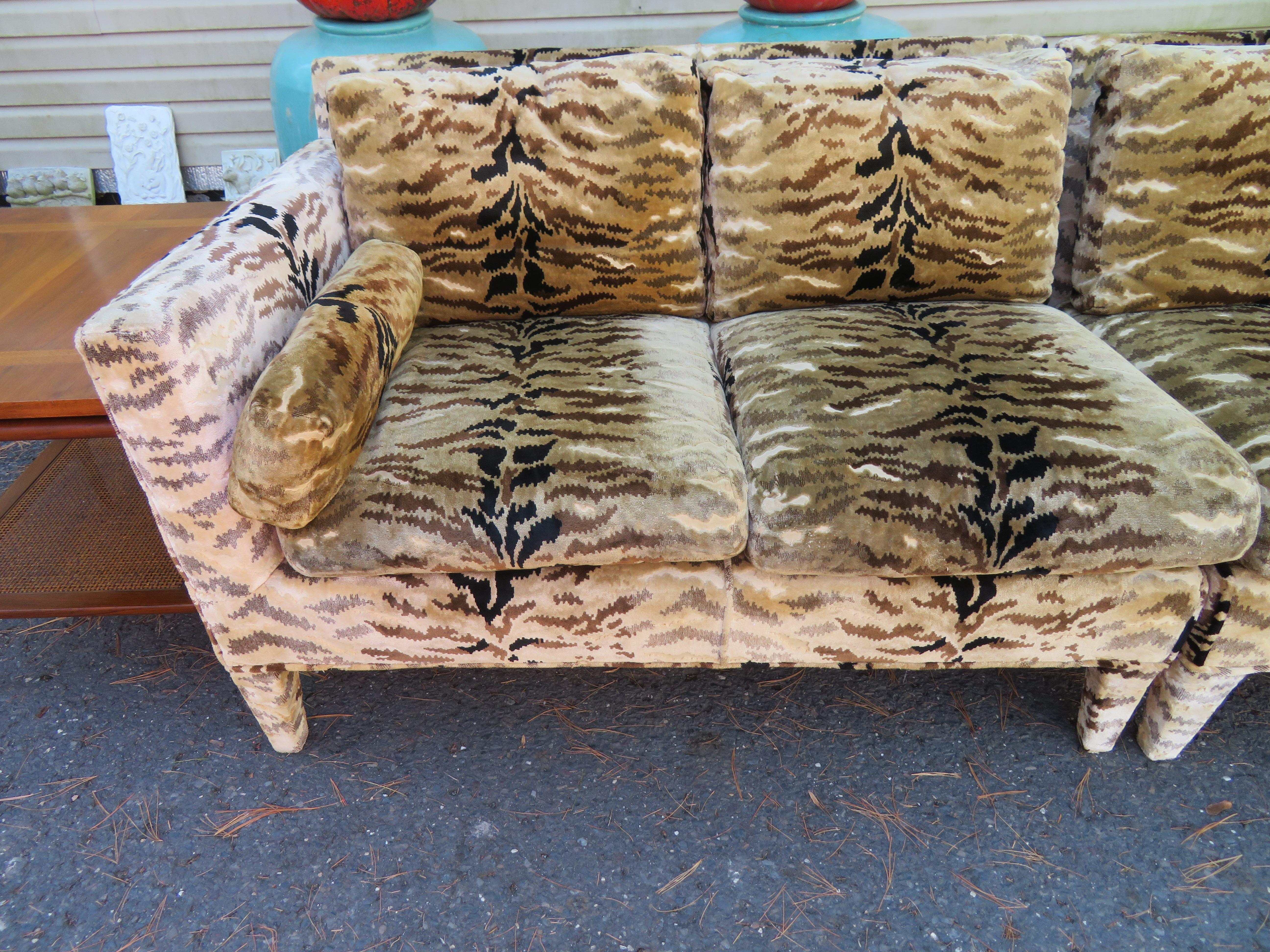 Mid-Century Modern Magnifique canapé sectionnel tigre du milieu du siècle dernier d'Erwin Lambeth Velvet en vente