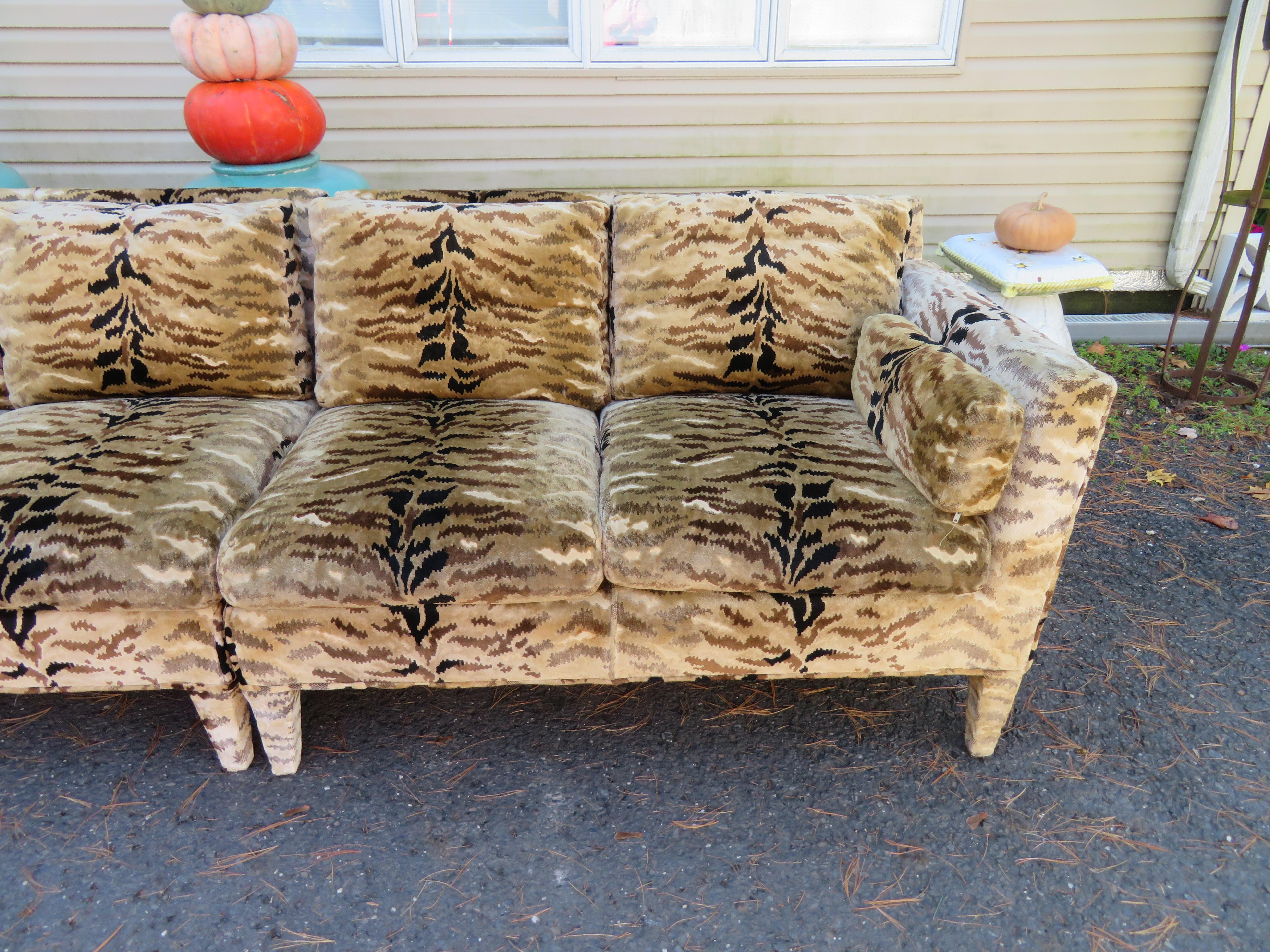 Américain Magnifique canapé sectionnel tigre du milieu du siècle dernier d'Erwin Lambeth Velvet en vente