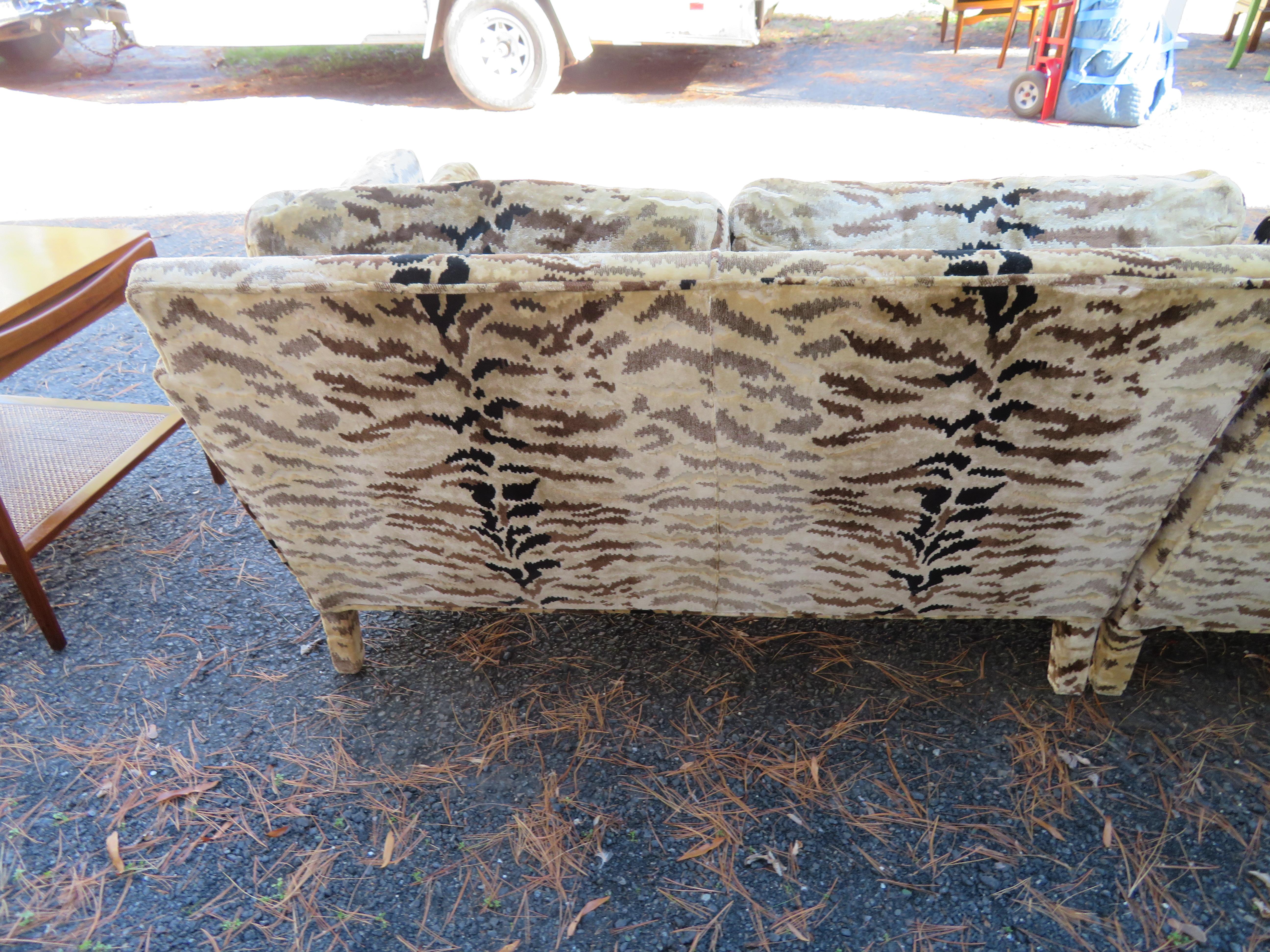 Tissu d'ameublement Magnifique canapé sectionnel tigre du milieu du siècle dernier d'Erwin Lambeth Velvet en vente