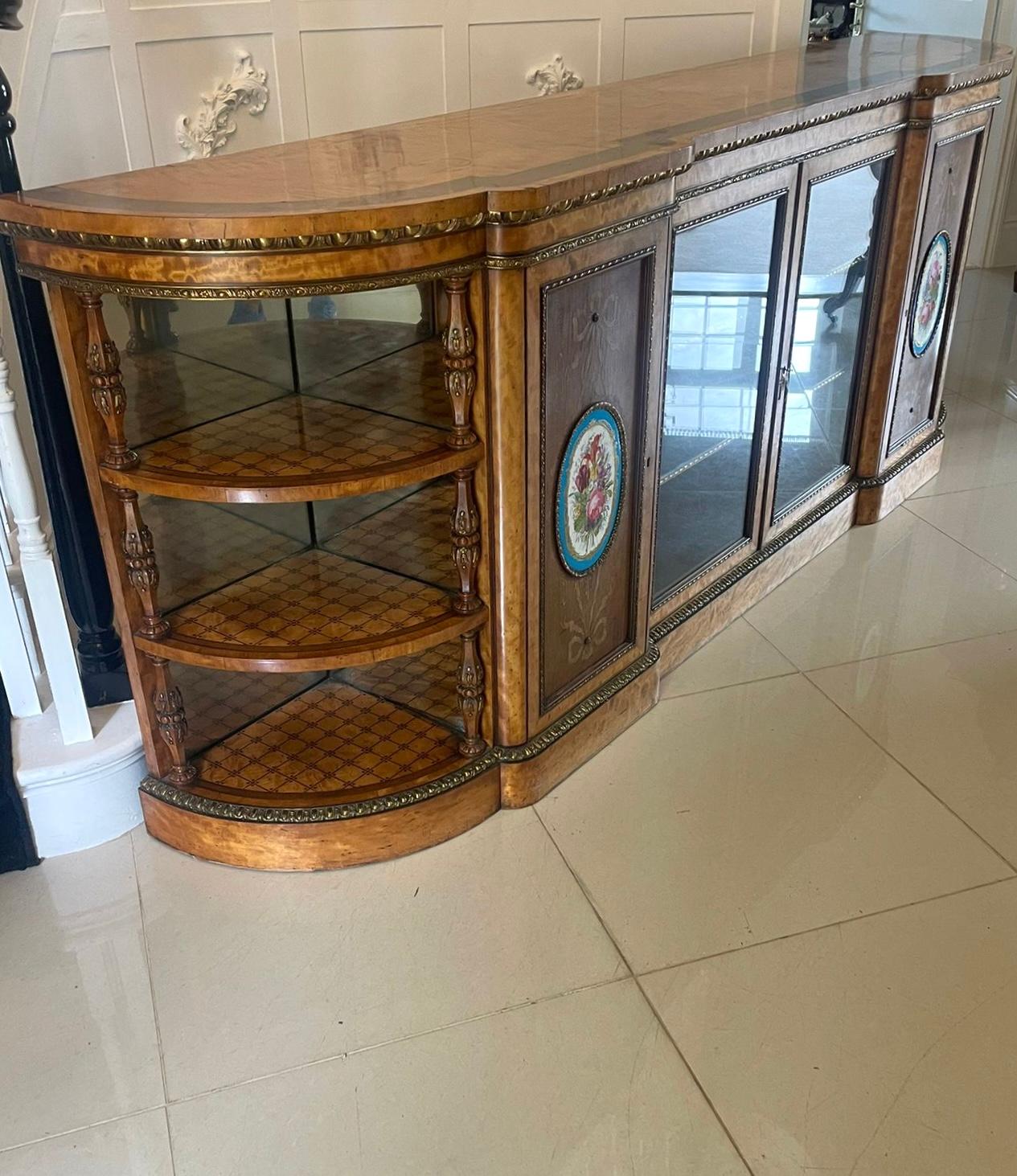 Magnífico Credenza Antiguo de Calidad de Exhibición con Incrustaciones de Madera Satinada Extra Grande Inglés en venta