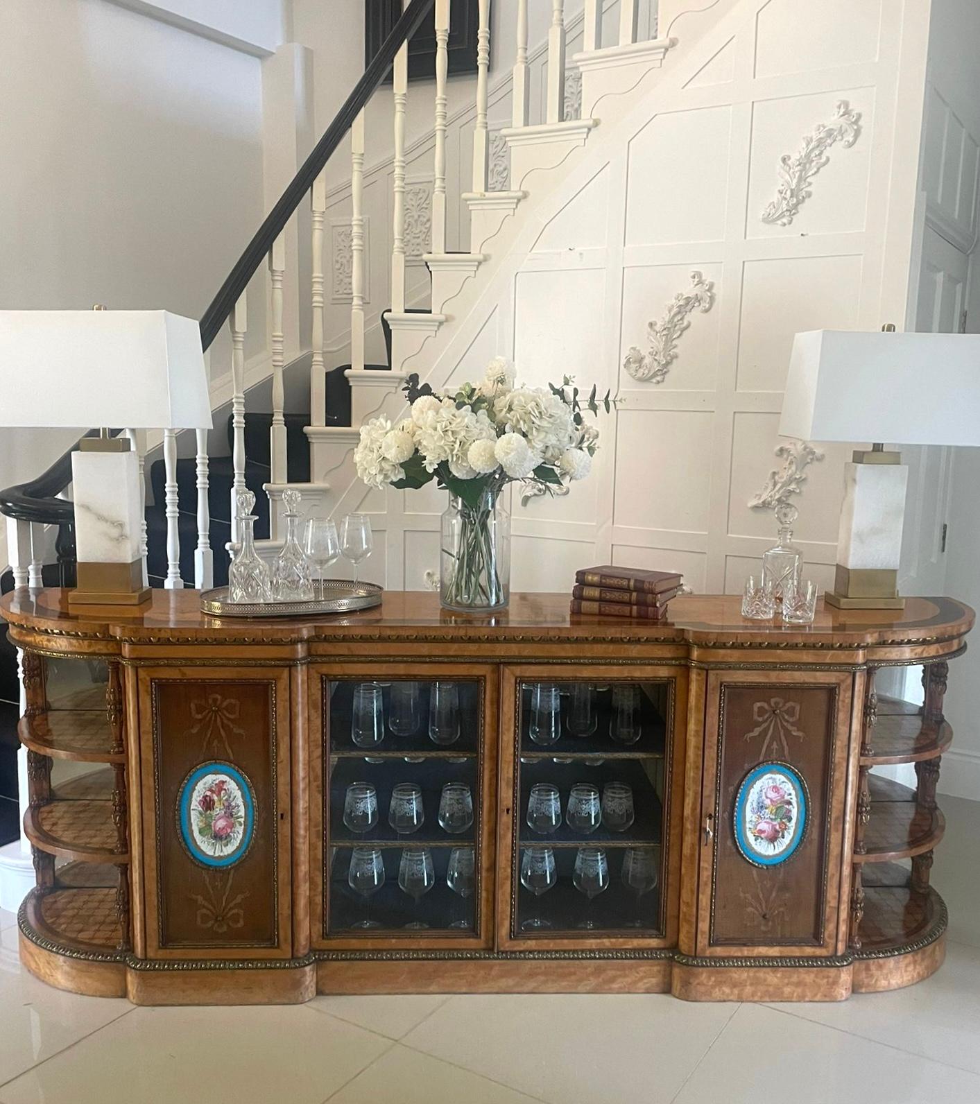 Magnífico Credenza Antiguo de Calidad de Exhibición con Incrustaciones de Madera Satinada Extra Grande siglo XIX en venta