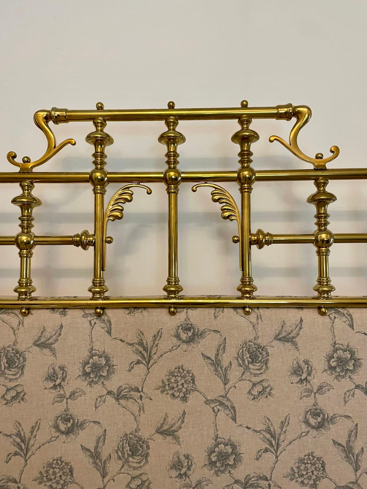 Magnífica cama de matrimonio de latón macizo dorado antiguo de calidad de exposición Victoriano en venta