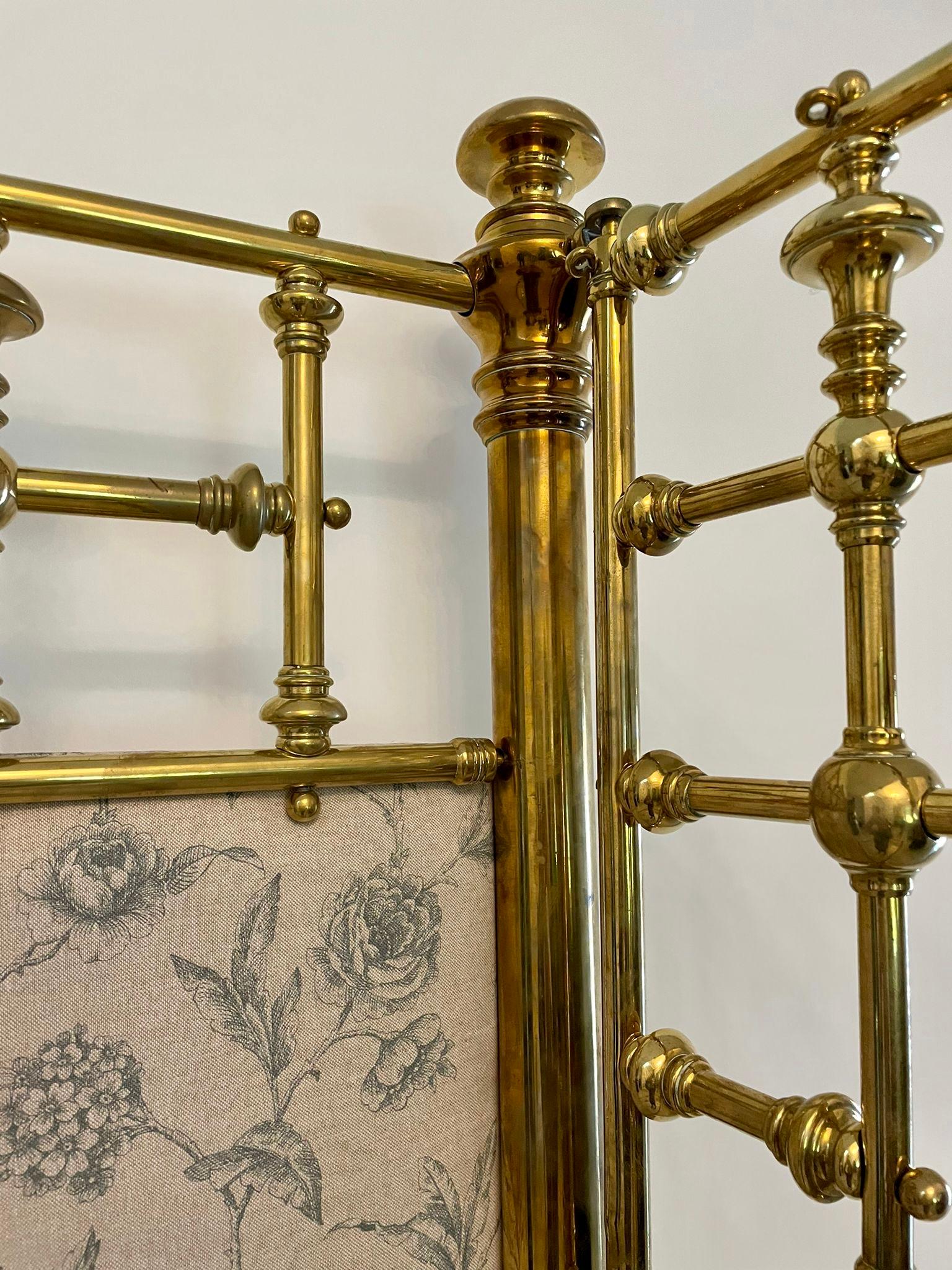 Magnífica cama de matrimonio de latón macizo dorado antiguo de calidad de exposición en venta 2
