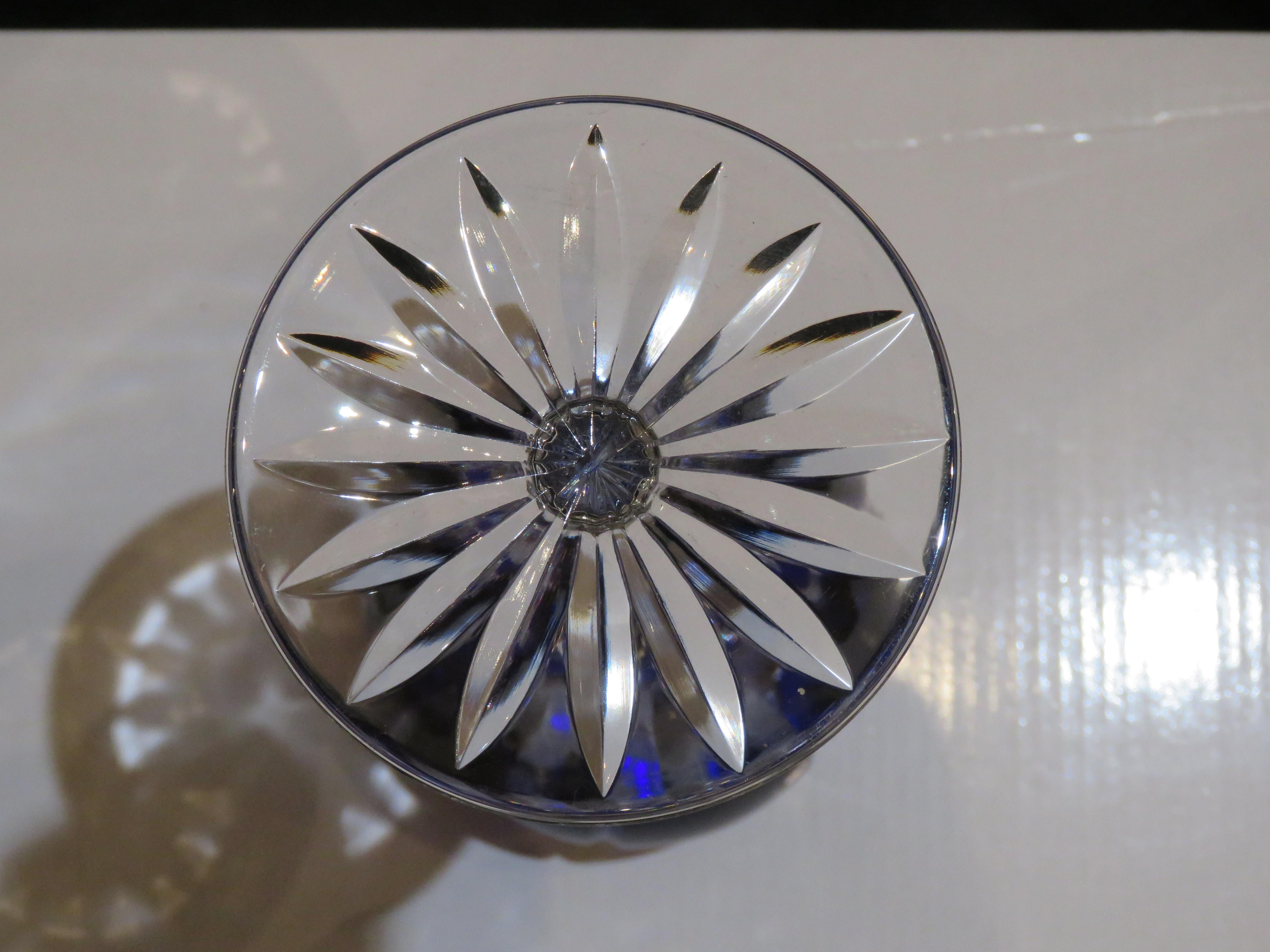 Magnífica copa de vino de agua azul cobalto Fancy Estate Brilliant Baccarat Manner en Bueno estado para la venta en New York, NY