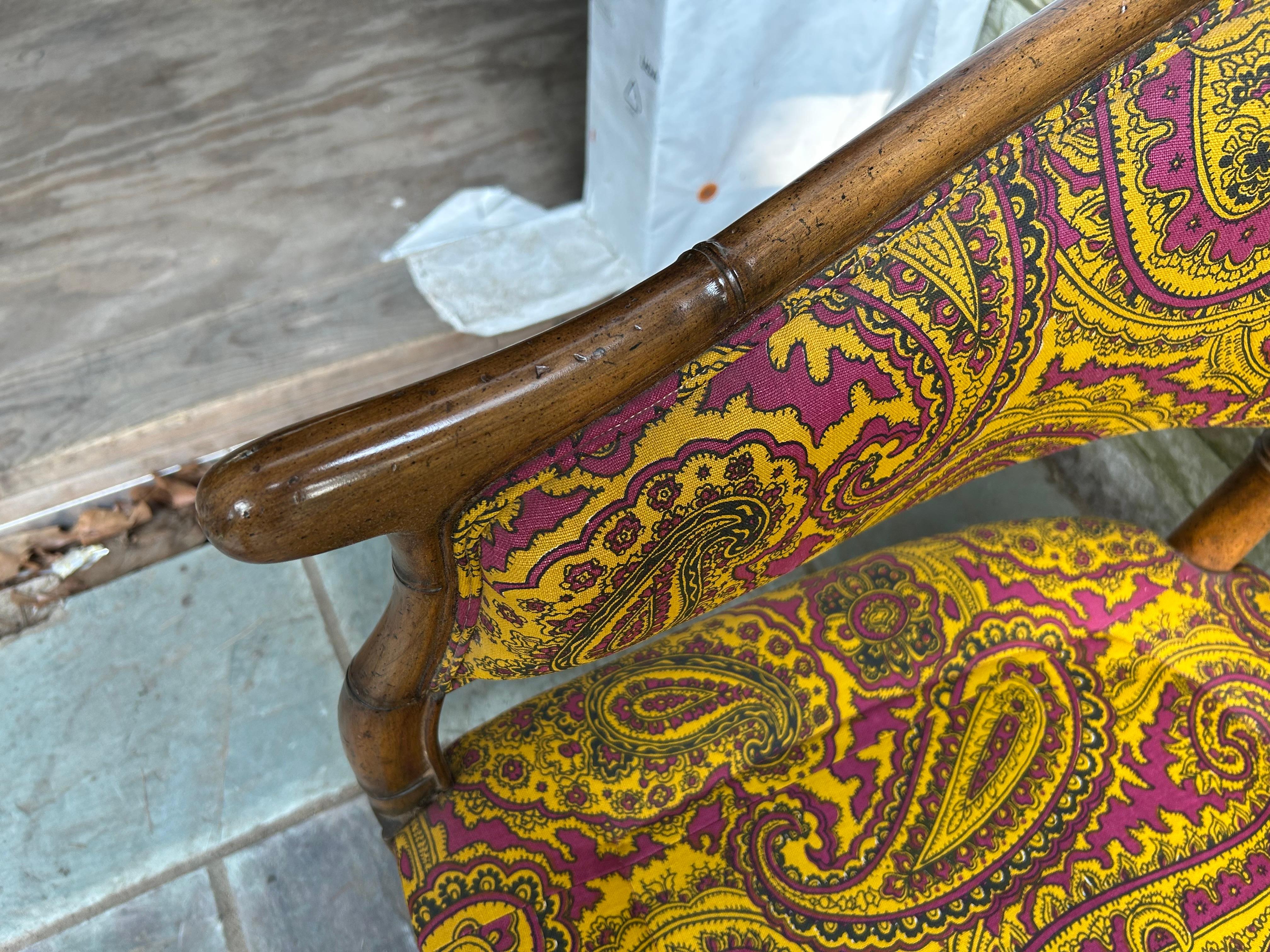Americano Magnificent Faux Bamboo Mid-Century Loveseat Settee Eaglesham Paisley in vendita