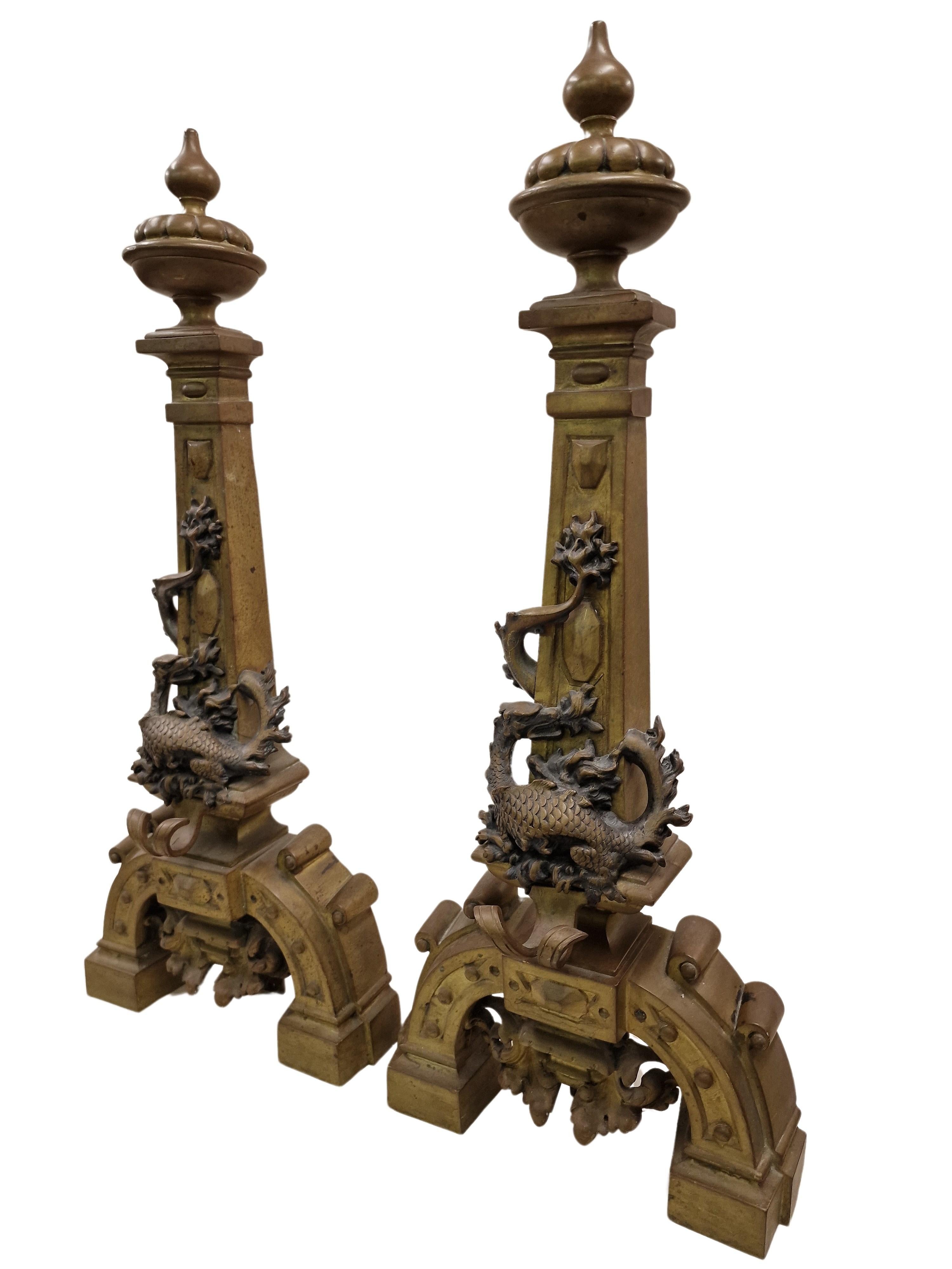 Wonderful pair of fireplace figurines, particularly rare design, made in bronze in the second half of the 19th century, around 1880, in Italy.

These two highly decorative pieces are made from solid bronze. Volutes and tendrils are shown on an