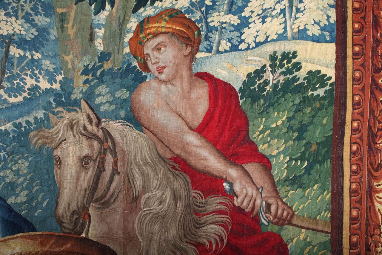 arazzo eccezionale in lana e seta, Bruxelles, seconda metà del XVII secolo.
Raffigurante una scena dettagliata della Caccia al Toro. Sullo sfondo del paesaggio il Monumento di Castel Sant'Angelo, riferimento della committenza romana. Eccezionale