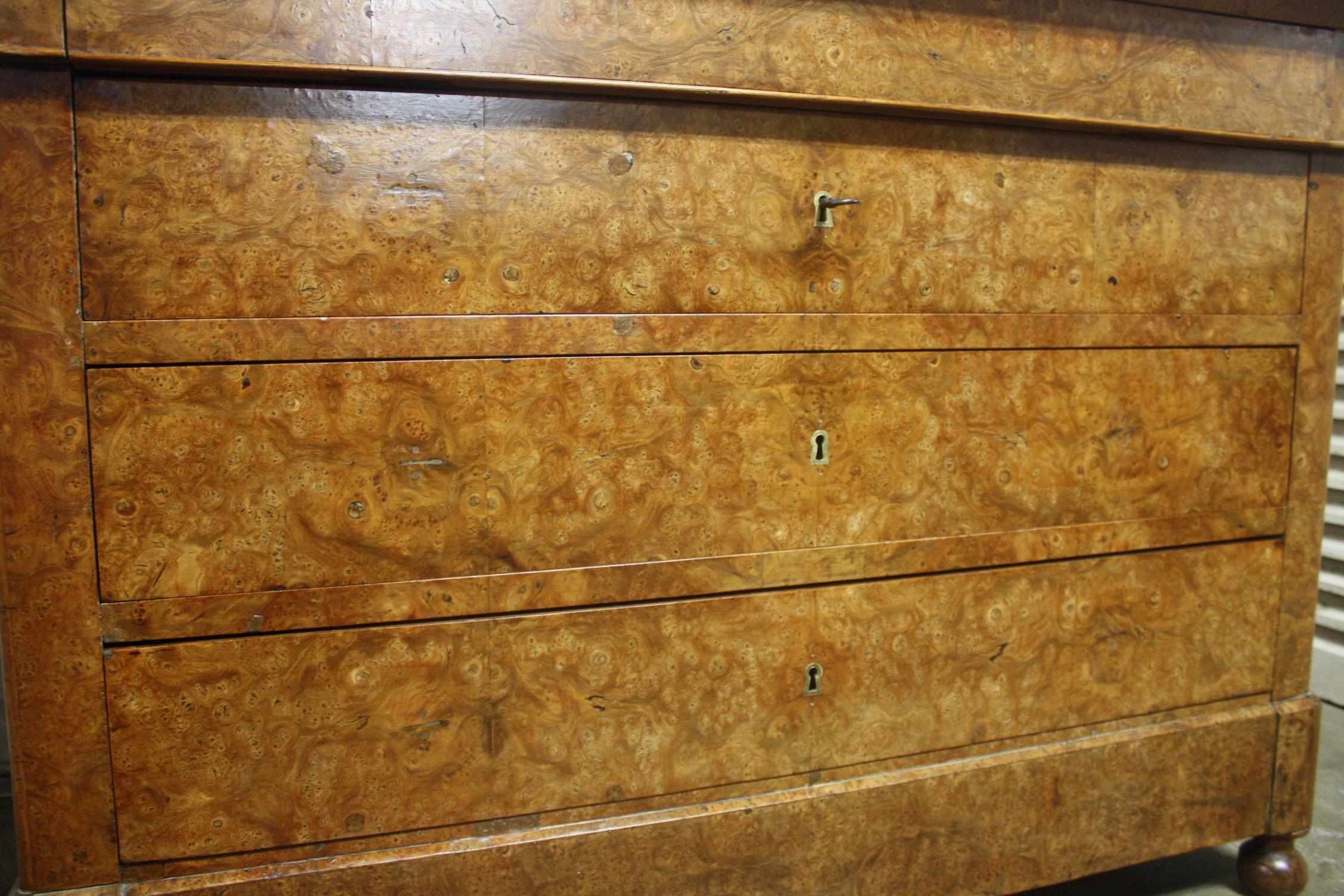 Magnificent French 19th century chest, marquetry of burl walnut.