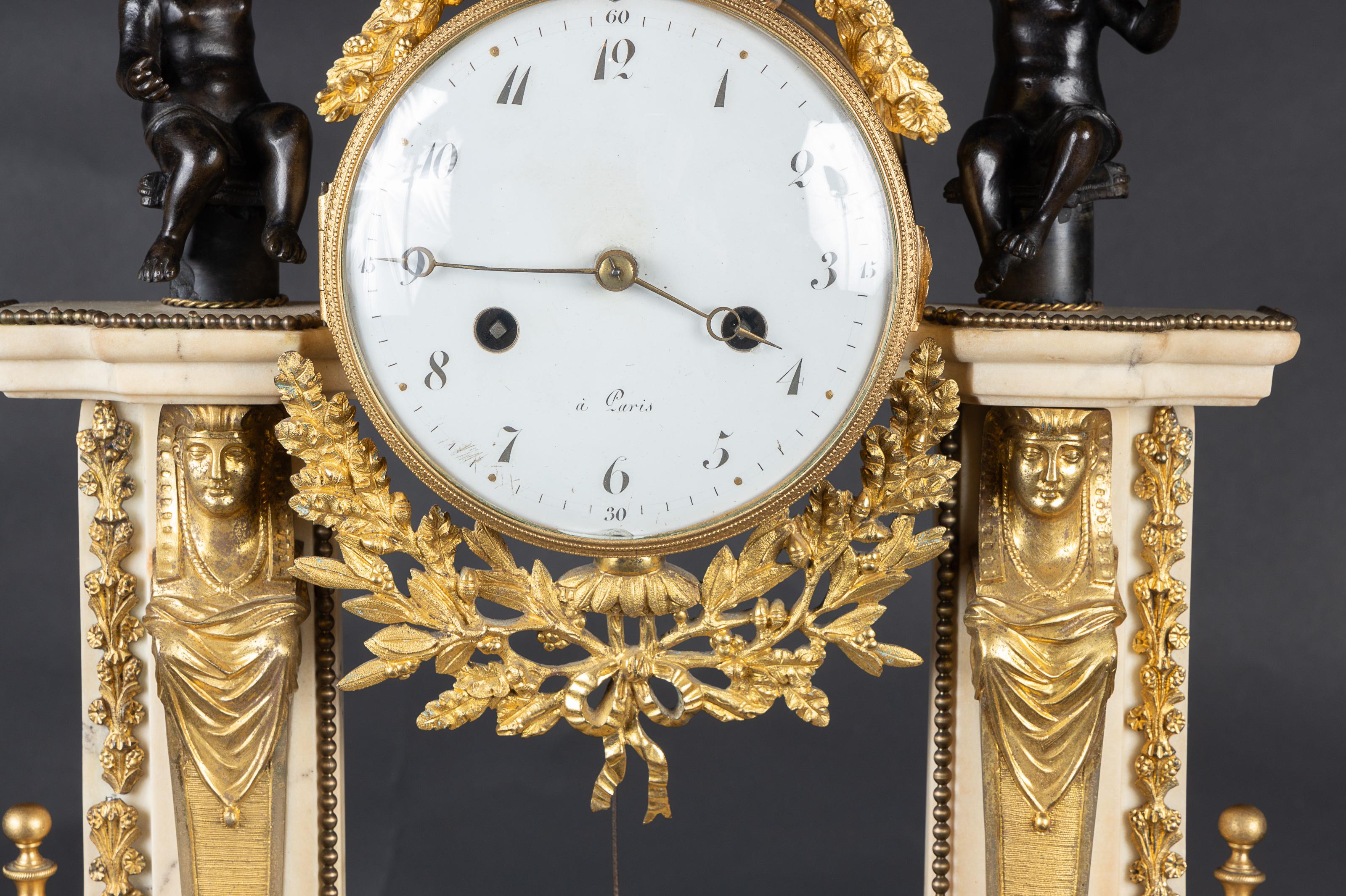 Magnificent French 19th century Empire white marble mantel clock, Bronze d'oré For Sale 1