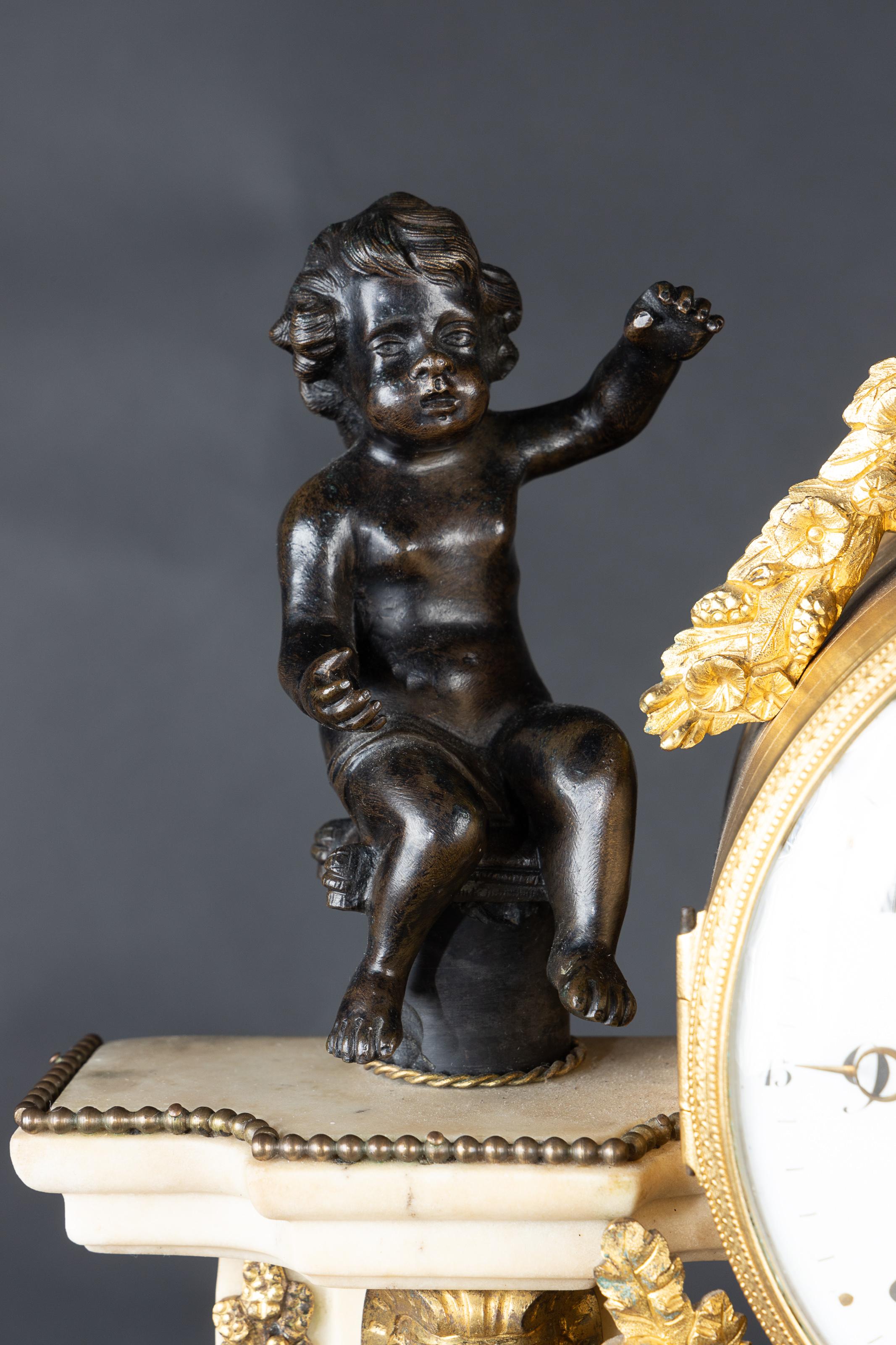Magnificent French 19th century Empire white marble mantel clock, Bronze d'oré For Sale 2