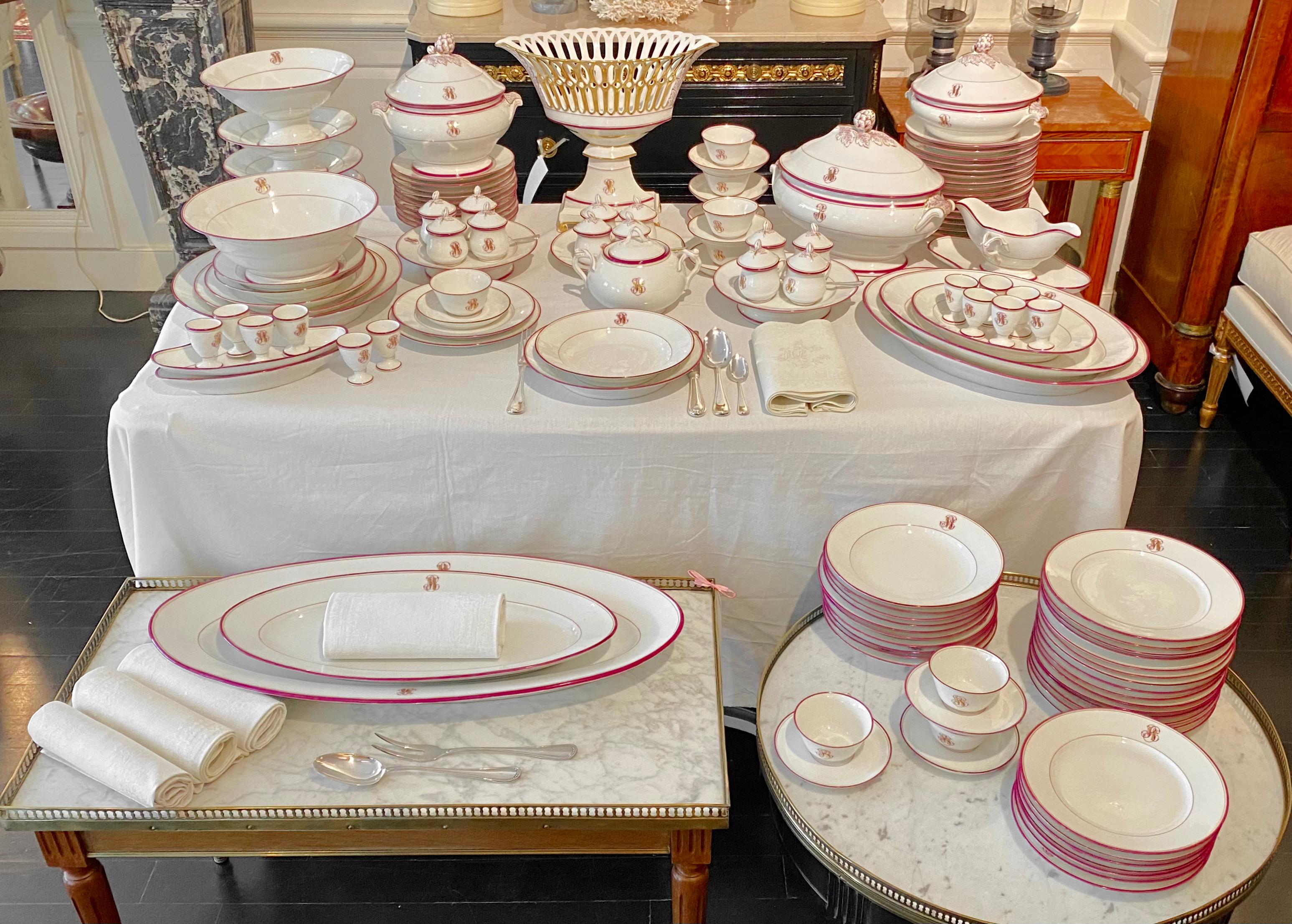 Belle Époque Magnificent French Antique Porcelain 116-Piece Dinner Set, 19th Century For Sale