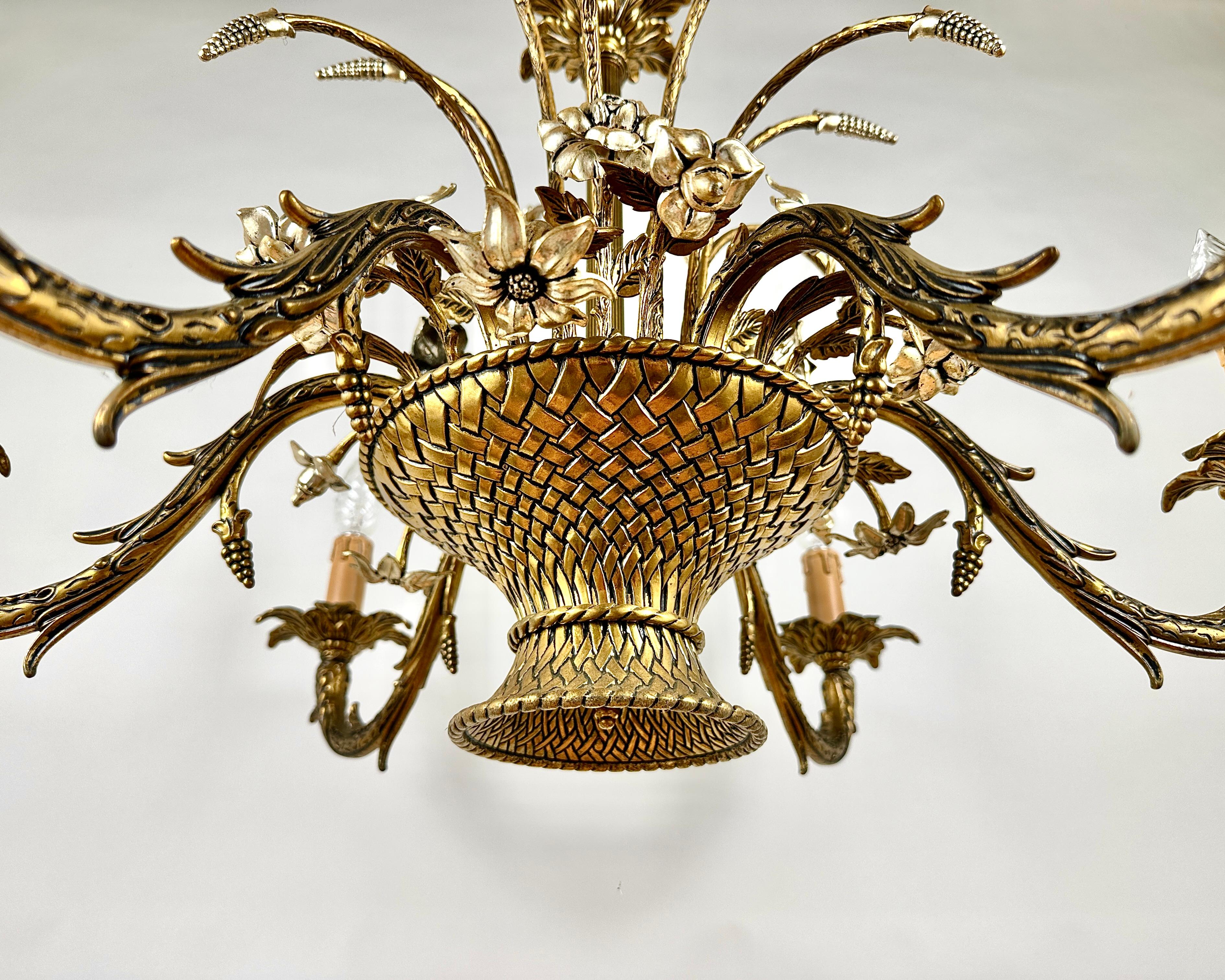 Magnifique lustre en bronze français - Sculpture lumineuse en forme de bouquet floral, années 1960 Excellent état - En vente à Bastogne, BE