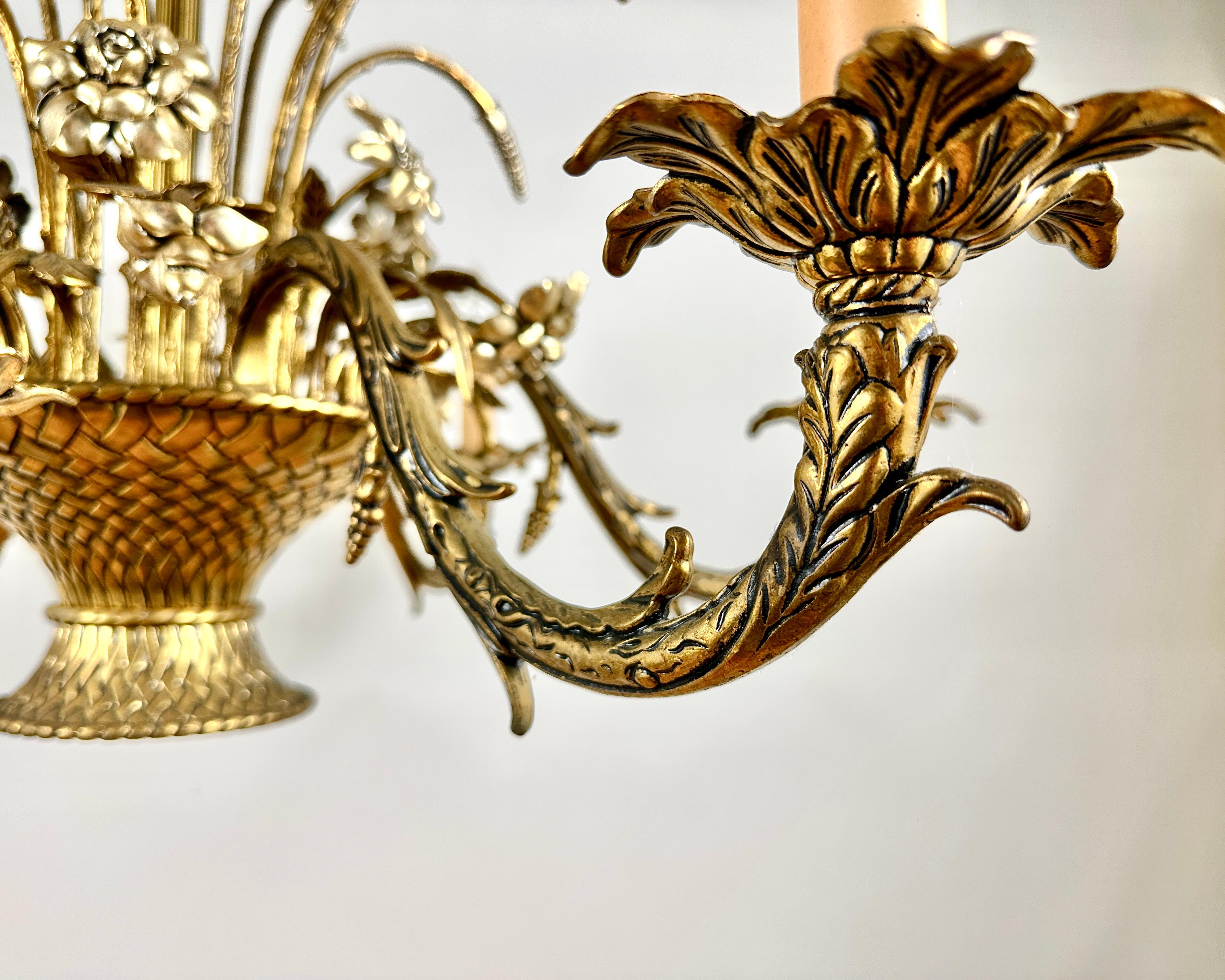 Magnifique lustre en bronze français - Sculpture lumineuse en forme de bouquet floral, années 1960 en vente 1