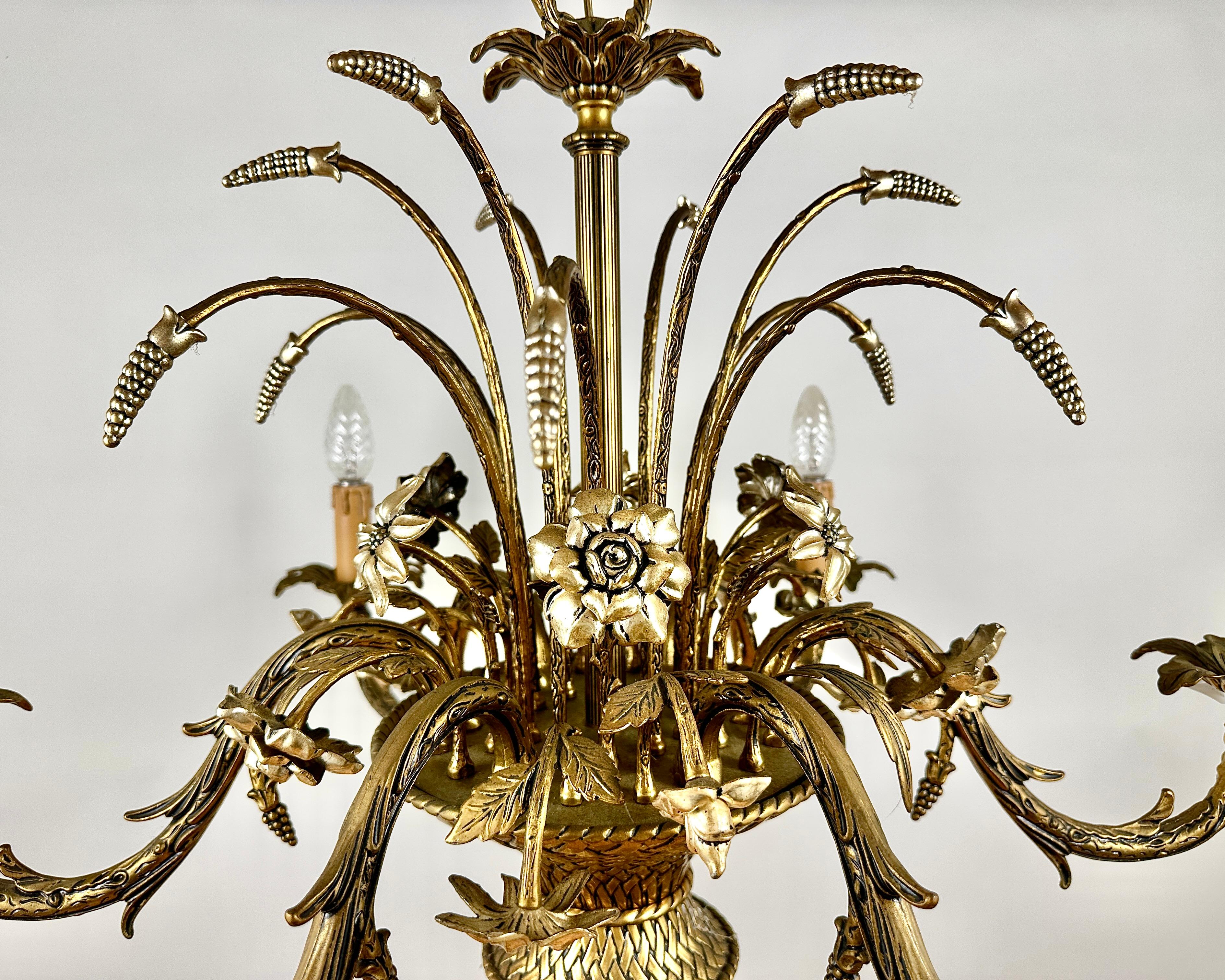 Magnifique lustre en bronze français - Sculpture lumineuse en forme de bouquet floral, années 1960 en vente 2