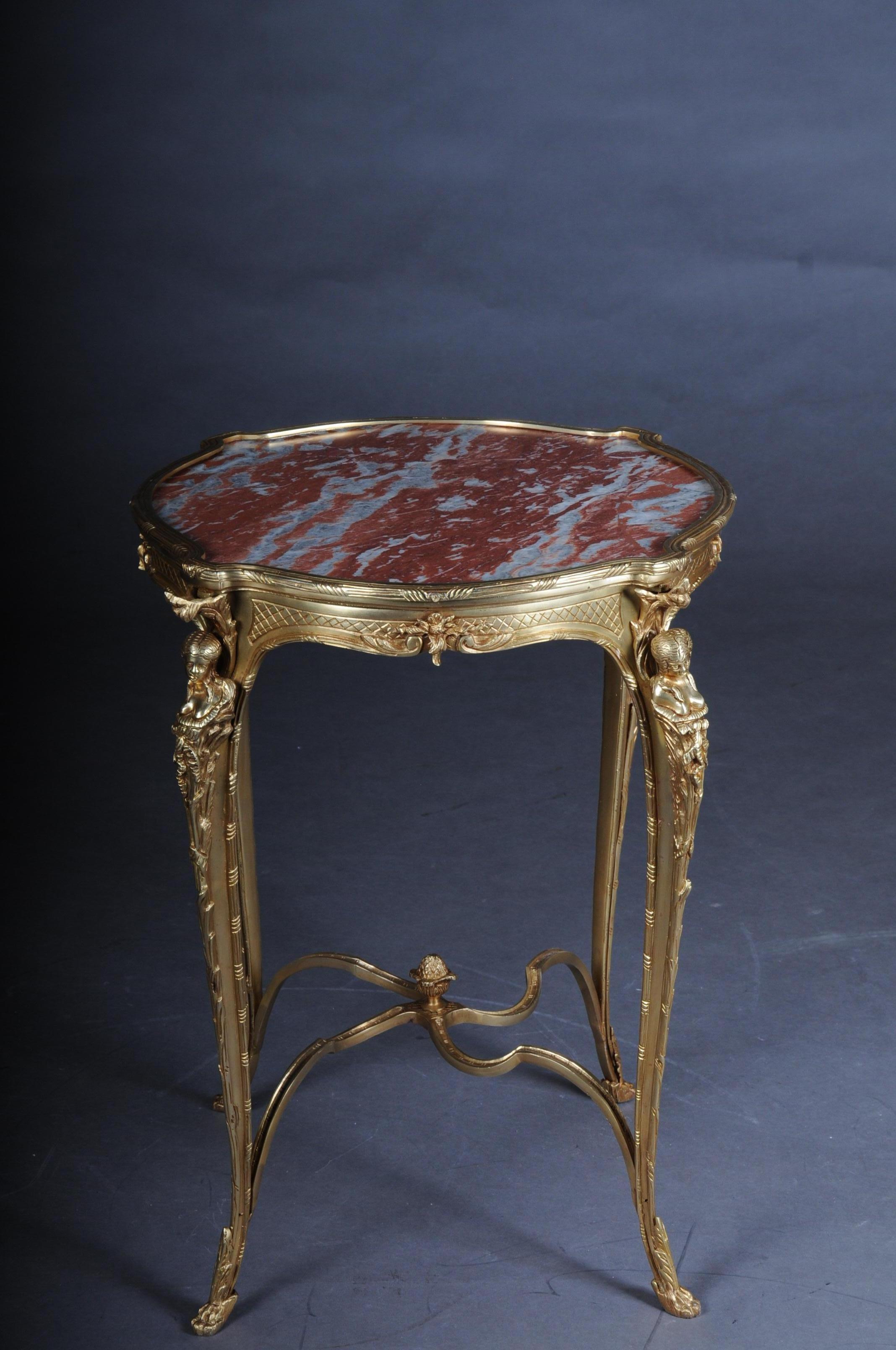 Magnificent French bronze pompom table or side table to Zwiener, Napoleon III

Finely chased and gilded bronze. Three curly legs connected with gutter. Slightly protruding, cover plate with bordered marble top. The legs are in the form of three