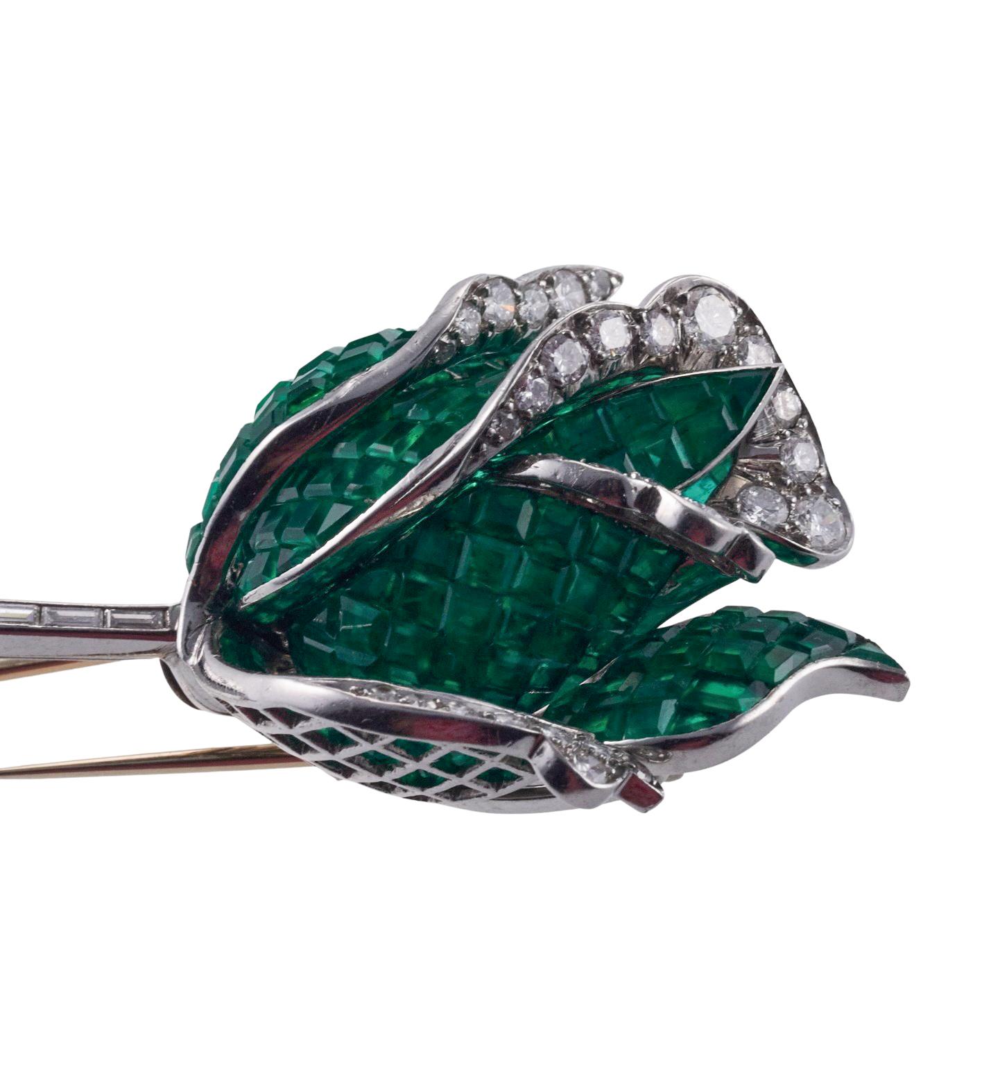 Magnificent French Invisible Set Emerald Diamond Gold Rose Flower Brooch In Excellent Condition For Sale In New York, NY